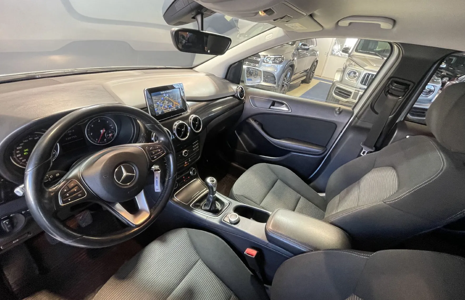 Zunanja slika - Mercedes-Benz B-Razred - B200CDI-NAVIGACIJA-TEMPOMAT-MULTIFUNKCIJA-KAMERA - 9