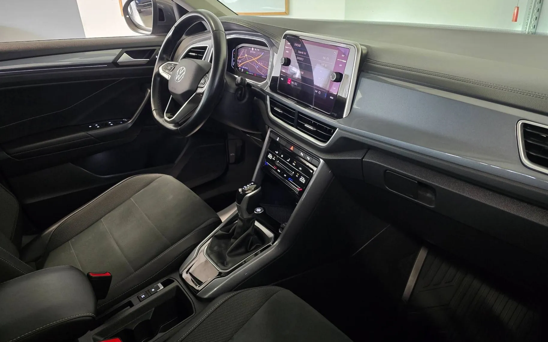 Notranja slika - Volkswagen T-Roc - 2.0 TDI BMT Style DSG - IQ Light.alcantara.kamera - 10