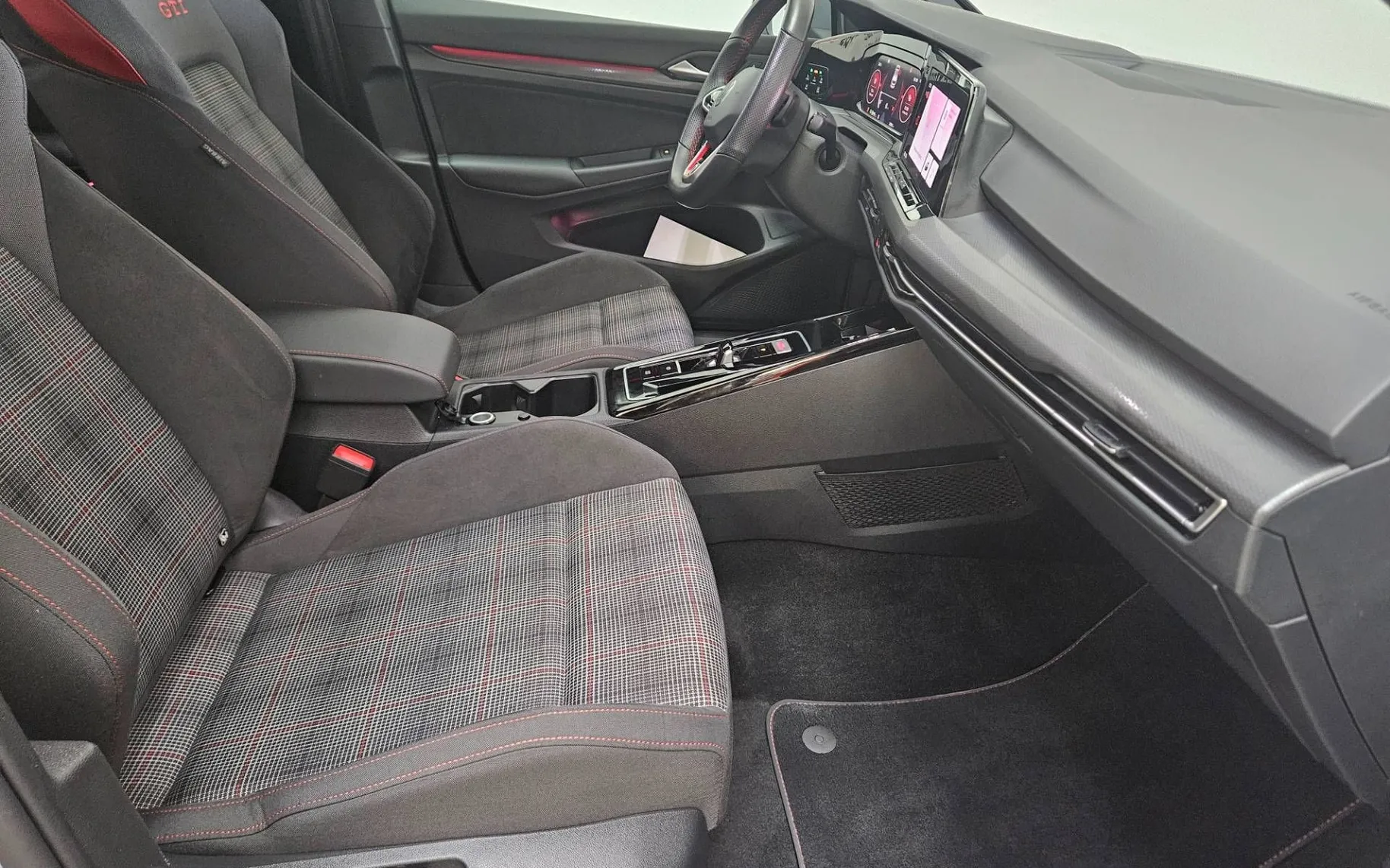 Notranja slika - Volkswagen Golf - 2.0 TSI GTI DSG SUPER PONUDBA - 9