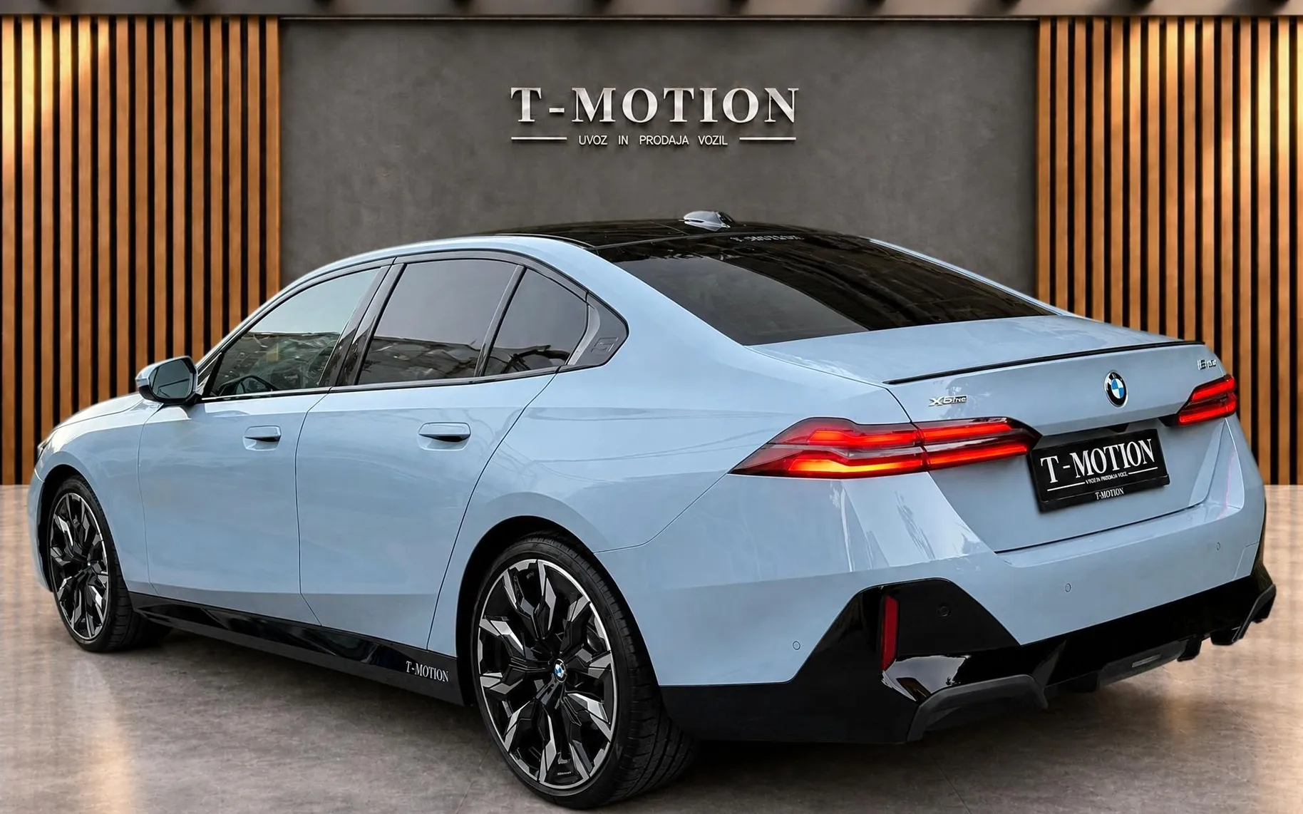 Zunanja slika - BMW serija 5: - 540d xDrive|SALONSKI|Iconic|AV|Pano|ACC|B W| - 4