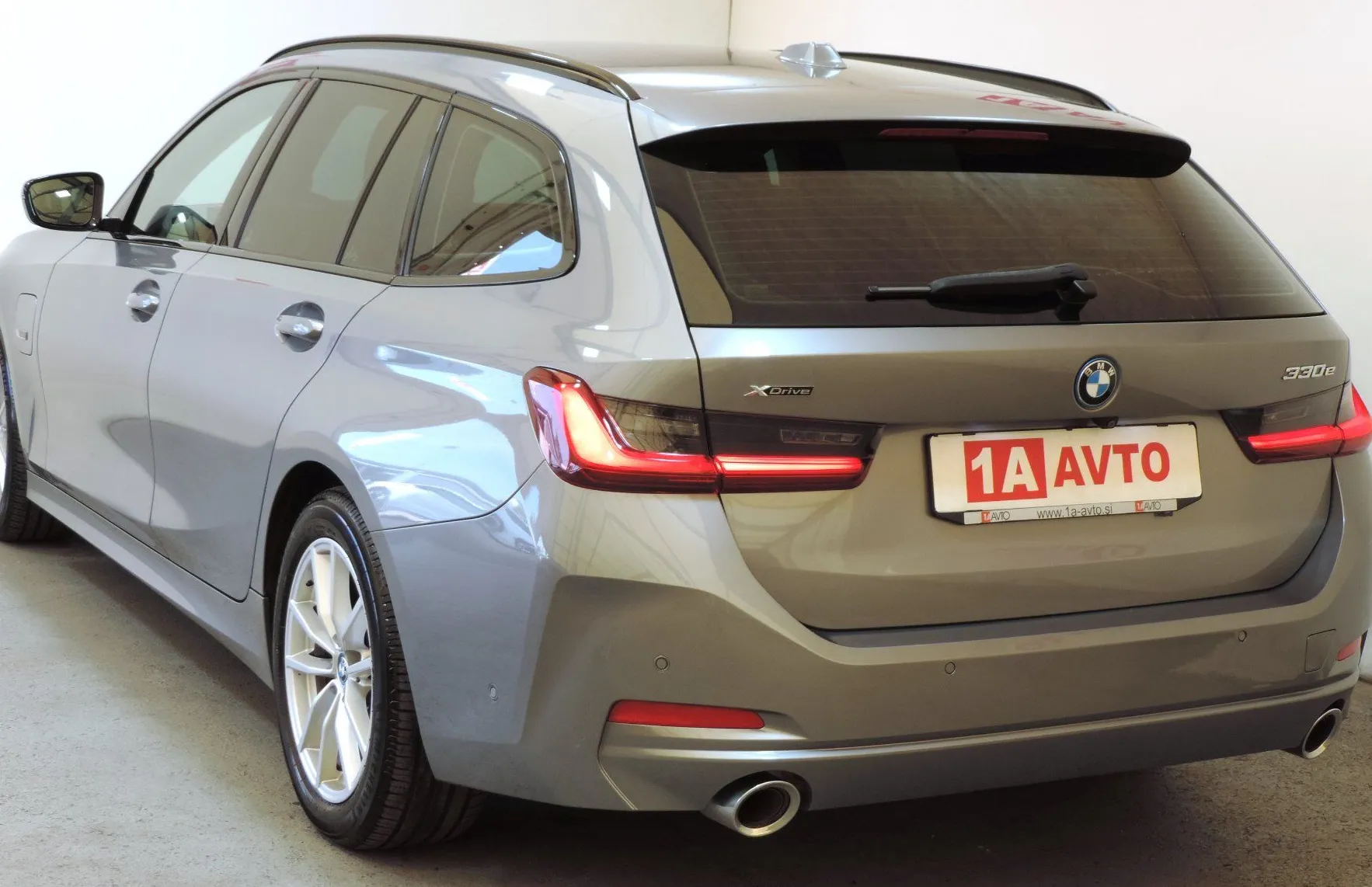 Zunanja slika - BMW Serija 3 - Touring: 330e xDrive Touring Avt. NOVI MODEL.... - 7