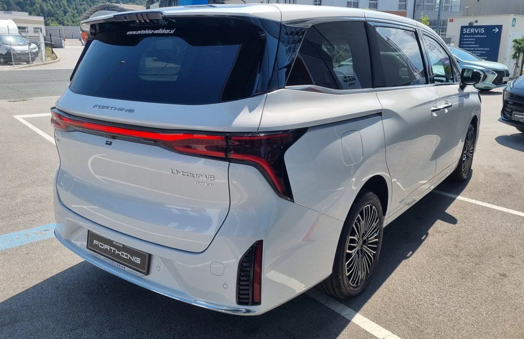 Zunanja slika - Forthing V9 - 1.5T PHEV - 7 SEDEŽEV - BOGATA OPREMA - NA ZALOGI - 8