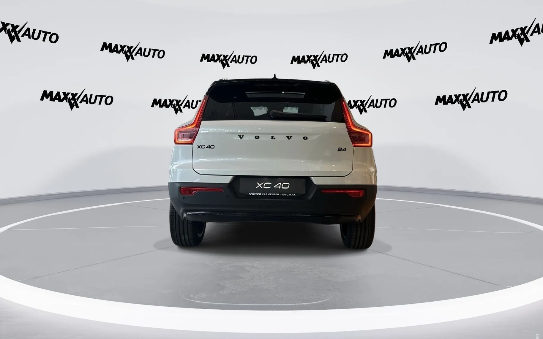 Zunanja slika - Volvo XC40 - B4 P Ultra Black Edition 3 leta garancije + 3 se.. - 5