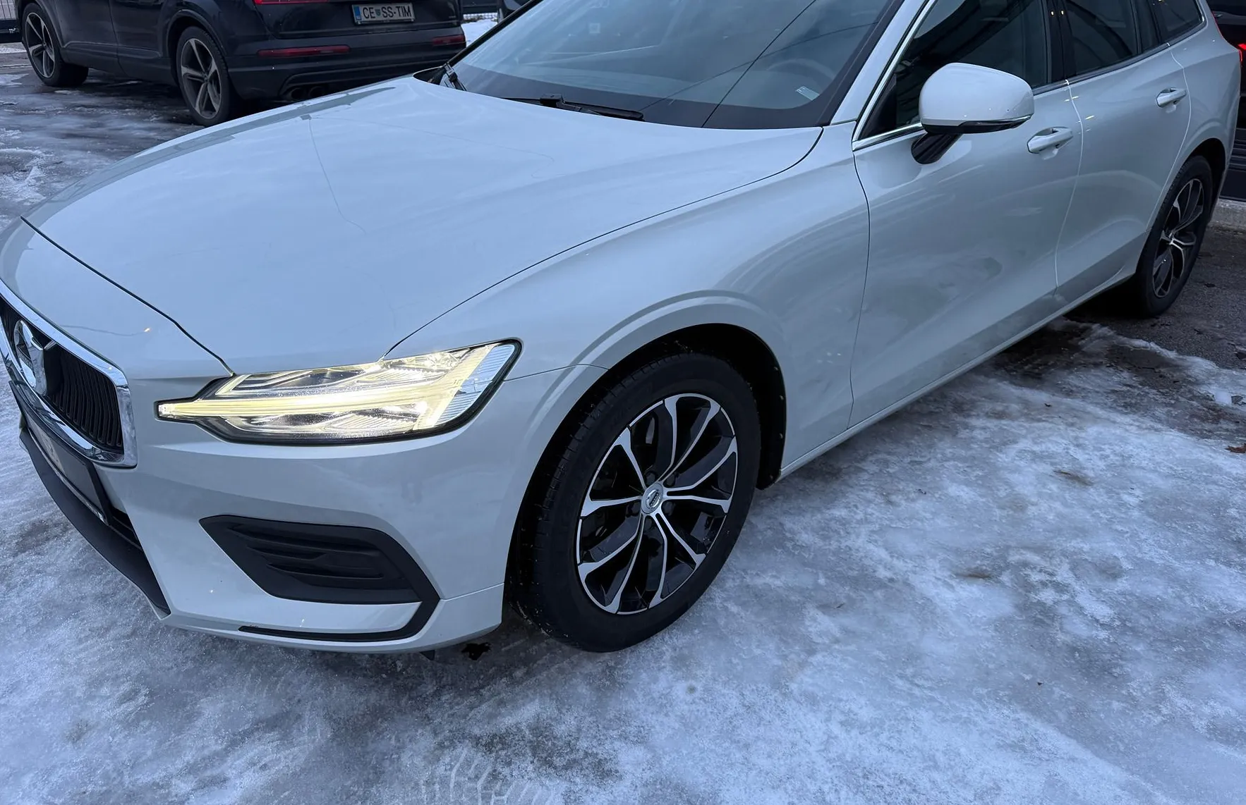 Zunanja slika - Volvo V60 - D4 PANO-FullLED-Usnje-KAM-Mkot-PDC-Gretje-KljukaDE - 37