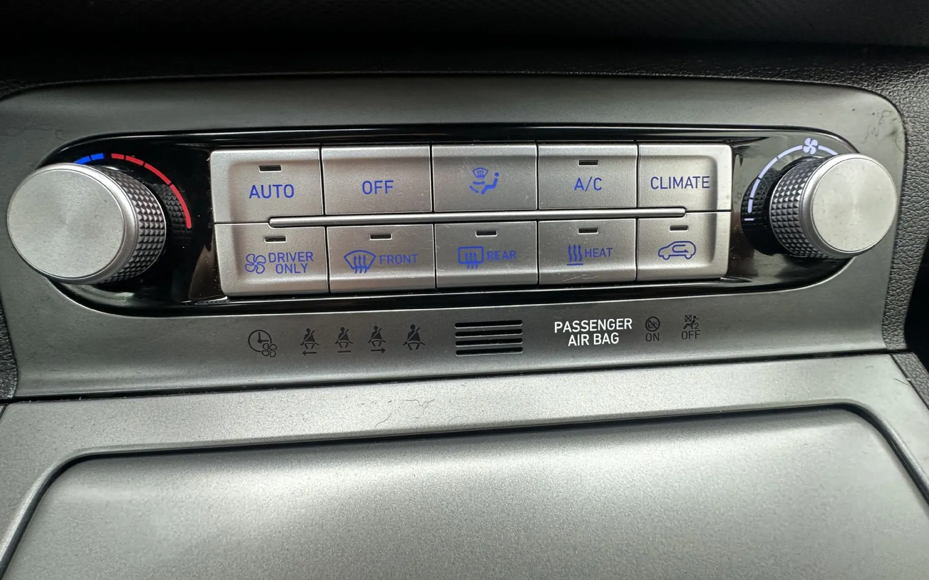 Notranja slika - Hyundai Kona - 64 KWh Style+4ALU.LED.KAMERA.NAVI.ACC.KLJUKA.TOP - 11