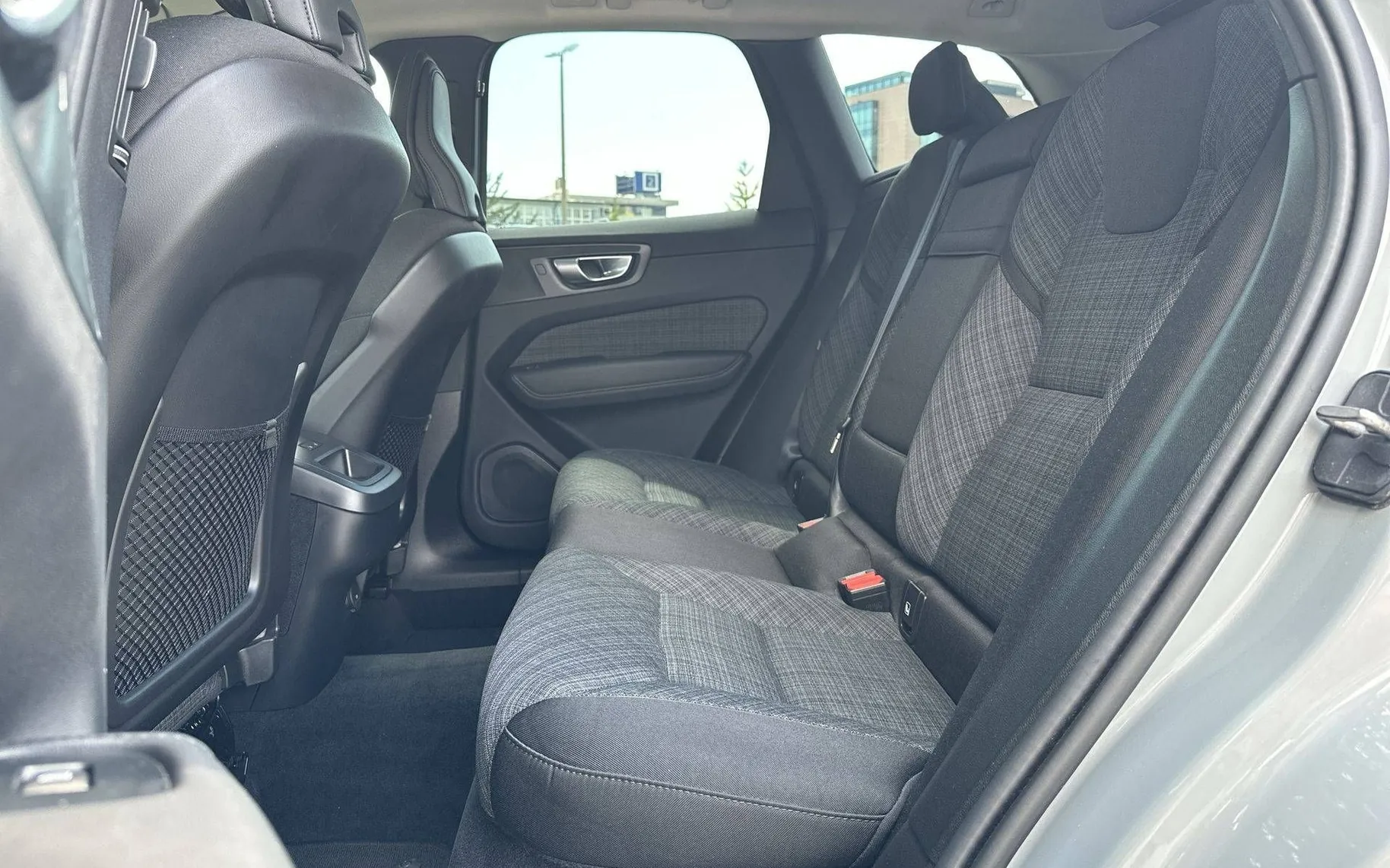 Notranja slika - Volvo XC60 - B4D AWD Core Avt. - 11