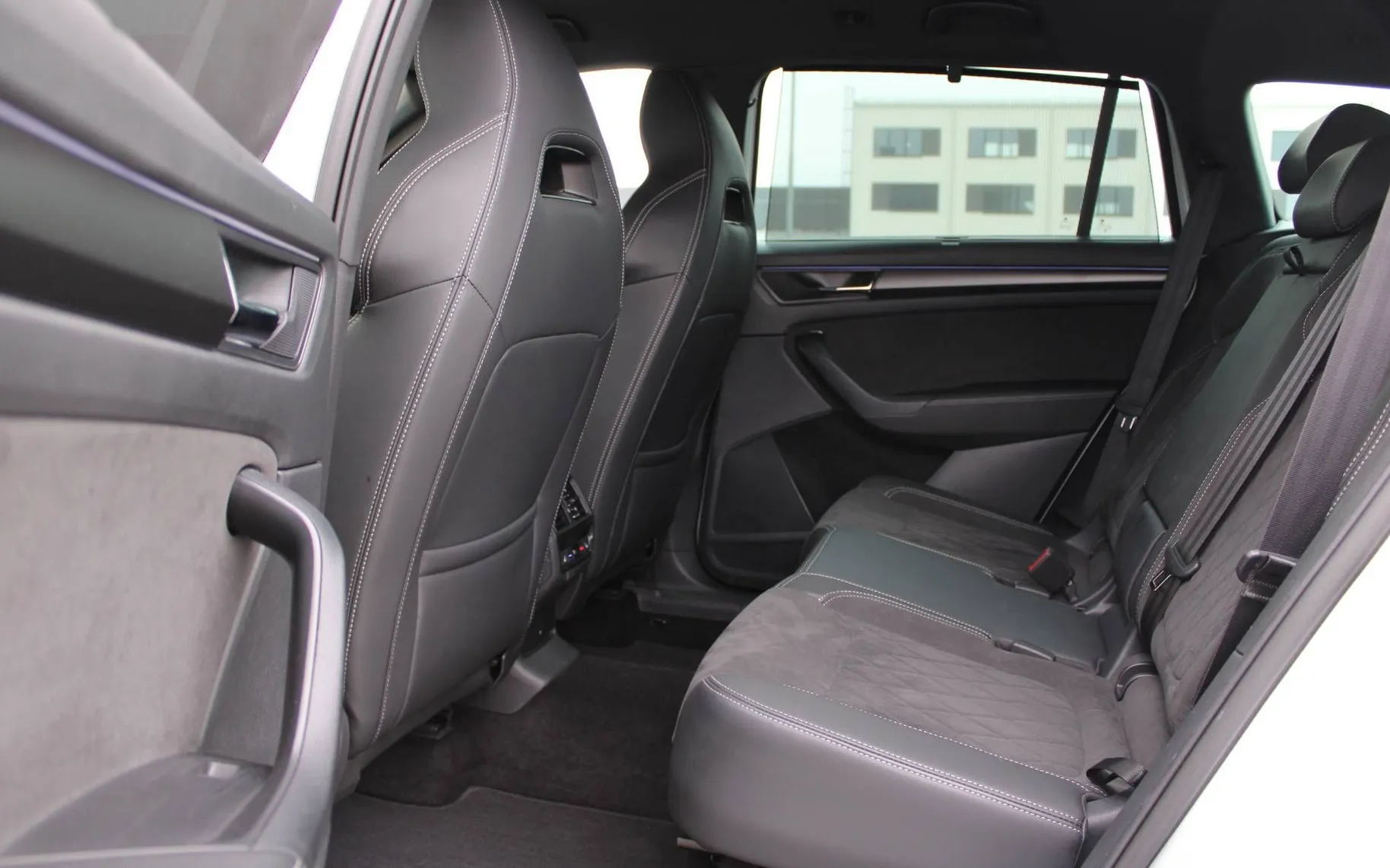 Zunanja slika - Škoda Kodiaq - Sportline 2.0TSI 4X4 DSG WEBAST KAM360 DCC CANTO - 10