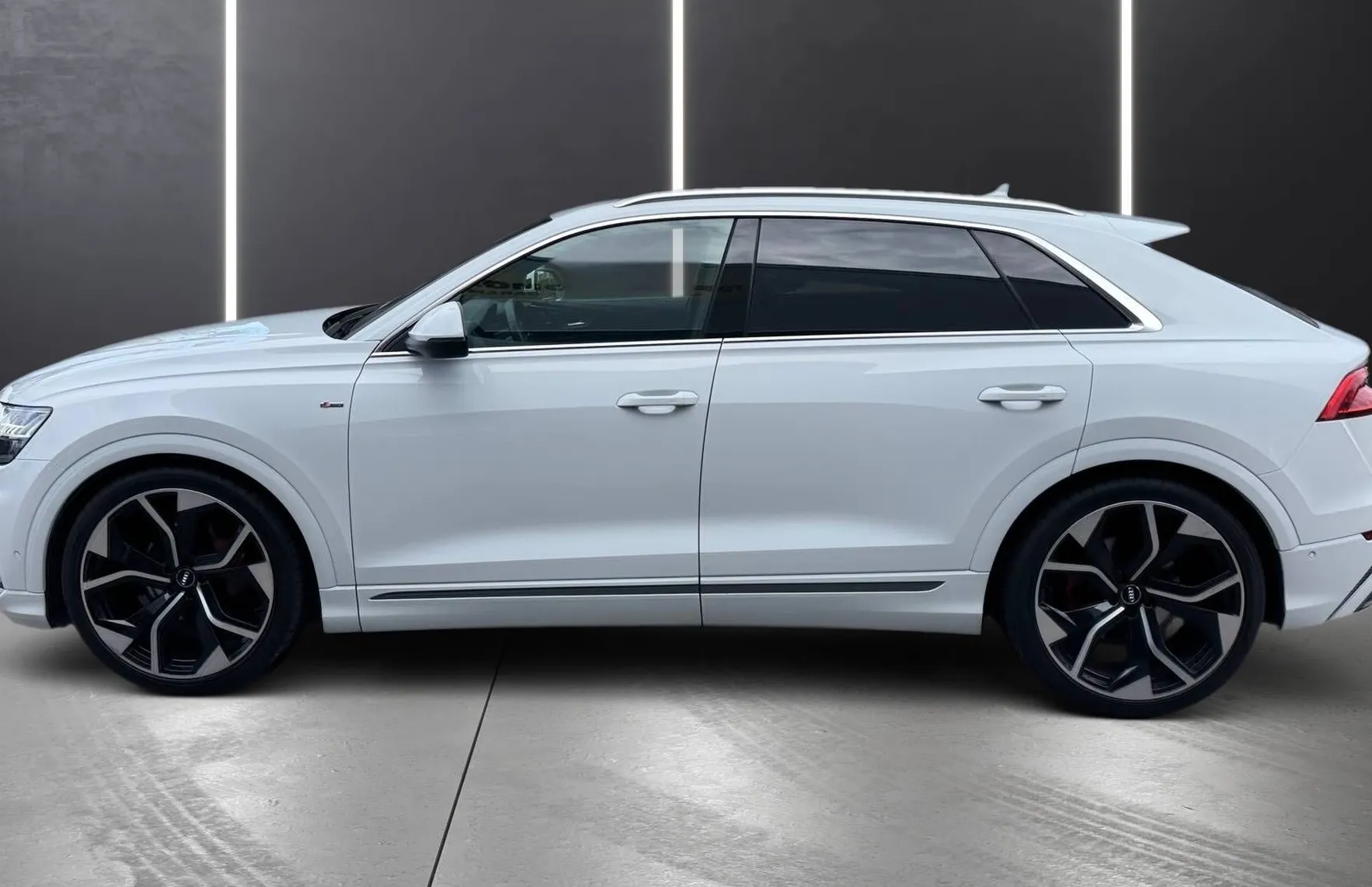 Zunanja slika - Audi Q8 - 50 TDI QUATTRO S-LINE MATRIX PERLA BELA HEAD UP - 4
