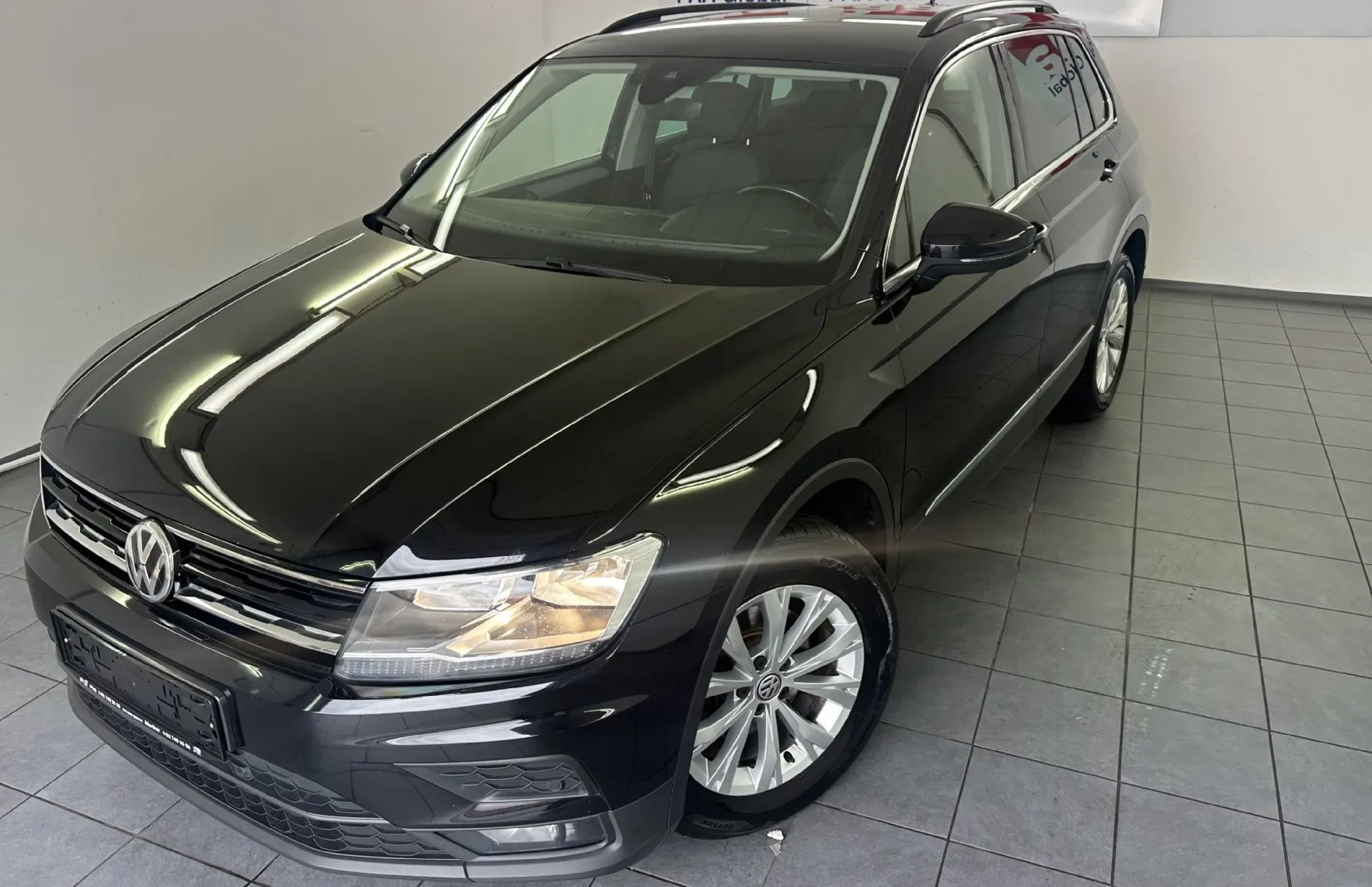 Zunanja slika - Volkswagen Tiguan - 2.0 TDI Comfort DSG.110kW.NAVI.ALU.PDC.DIZEL - 1