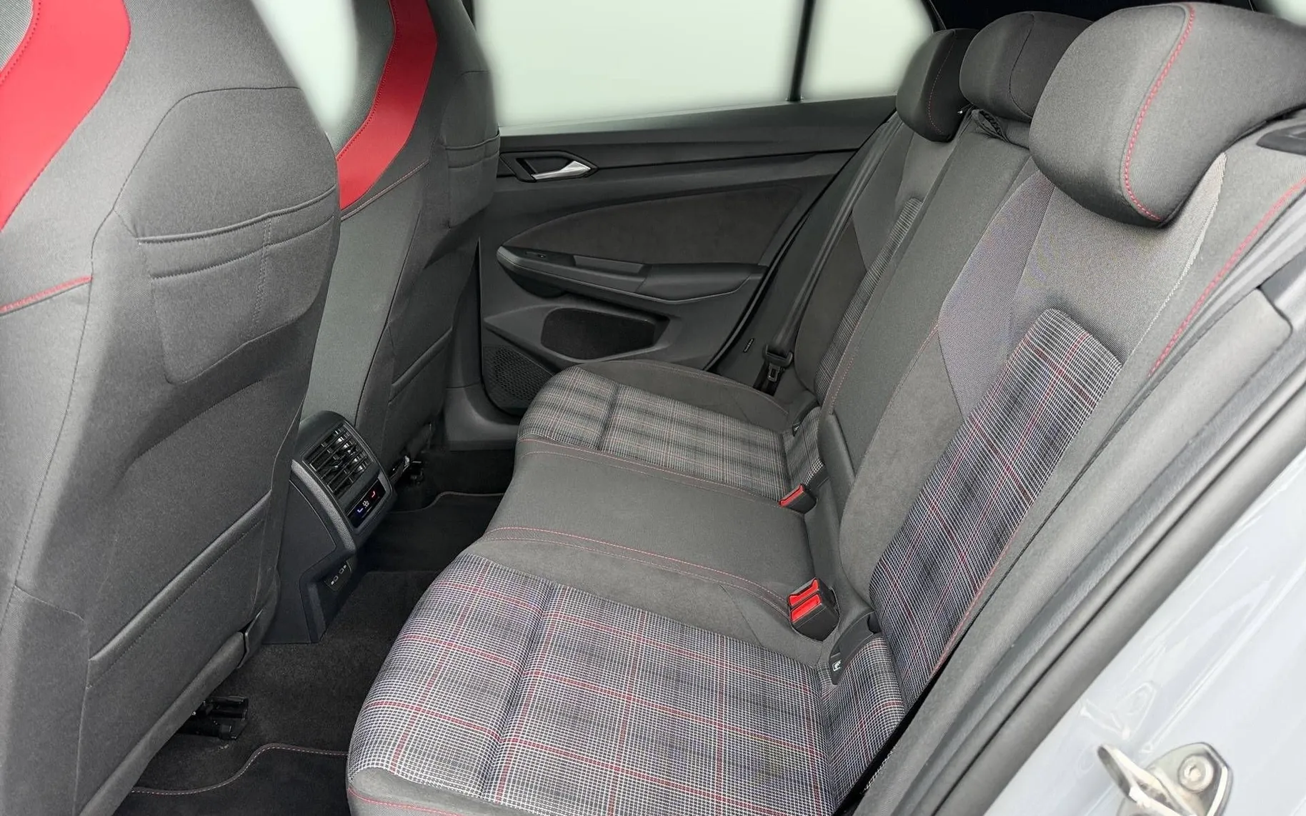 Notranja slika - Volkswagen Golf - 2.0 TSI BMT GTI DSG-SLO-19 COL-ACC-Mrtvi kot-Kam - 11