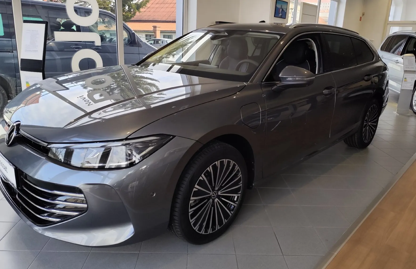 Zunanja slika - Volkswagen Passat - Variant 1.5 TSI eHybrid Elegance DSG 150kW - 6