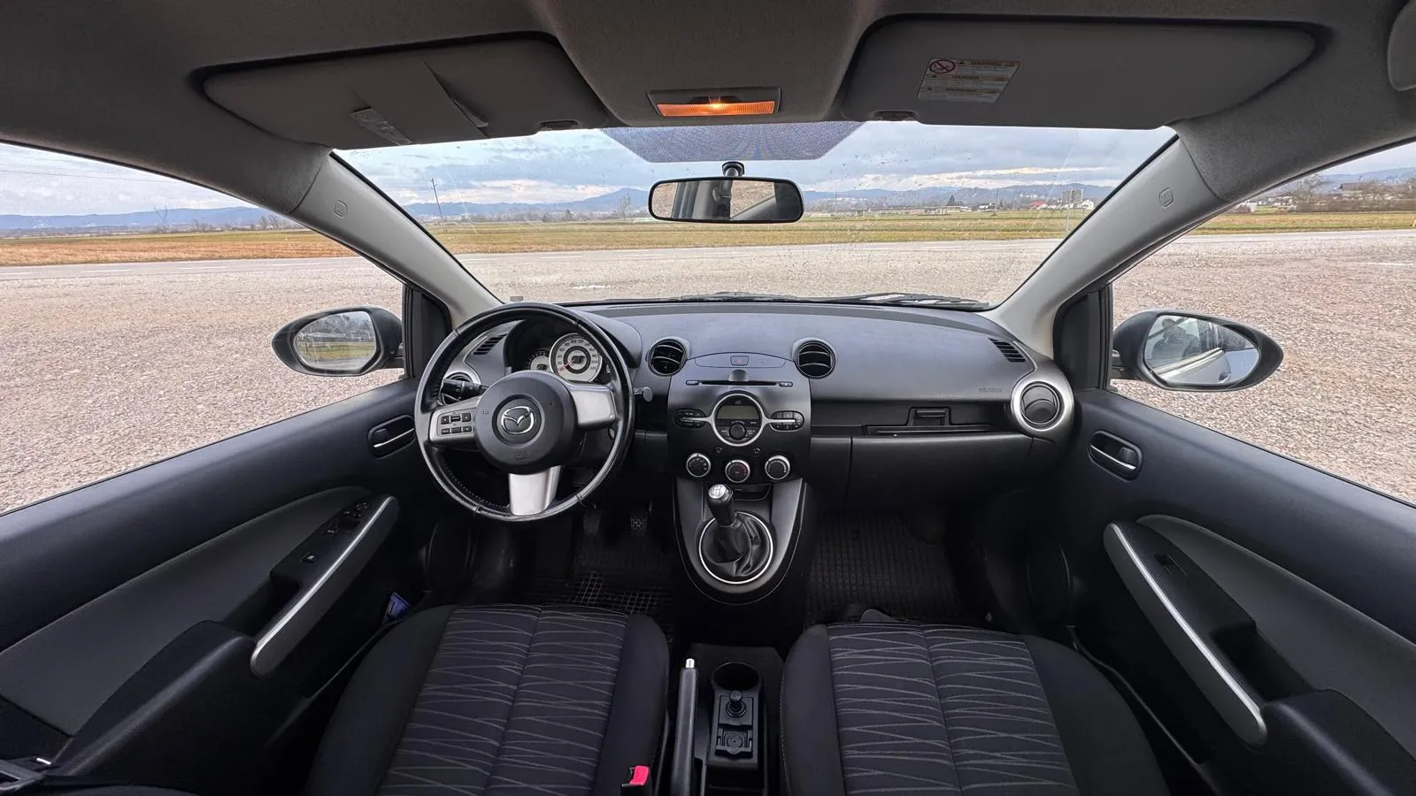 Notranja slika - Mazda Mazda2 - 1,3i TE Plus - 7