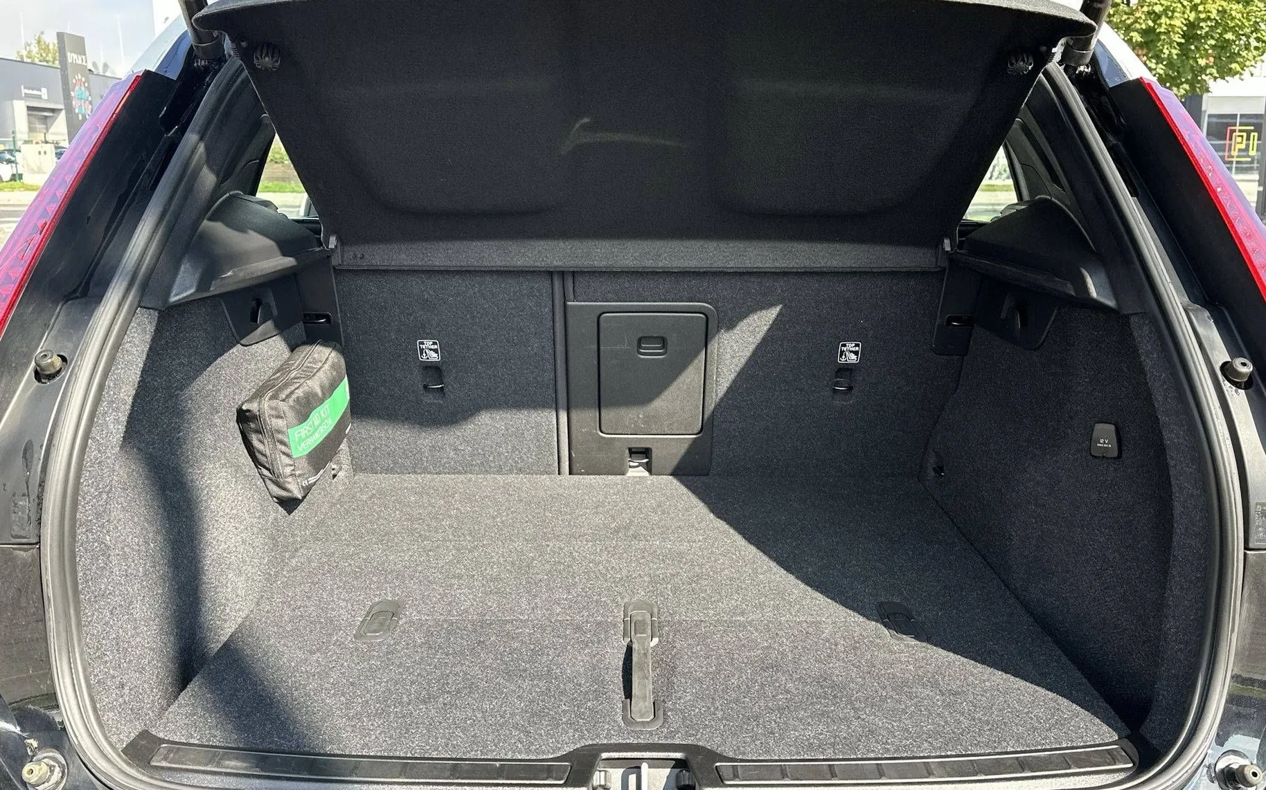Notranja slika - Volvo XC40 - B4 P AWD Momentum Pro Avt. - 12