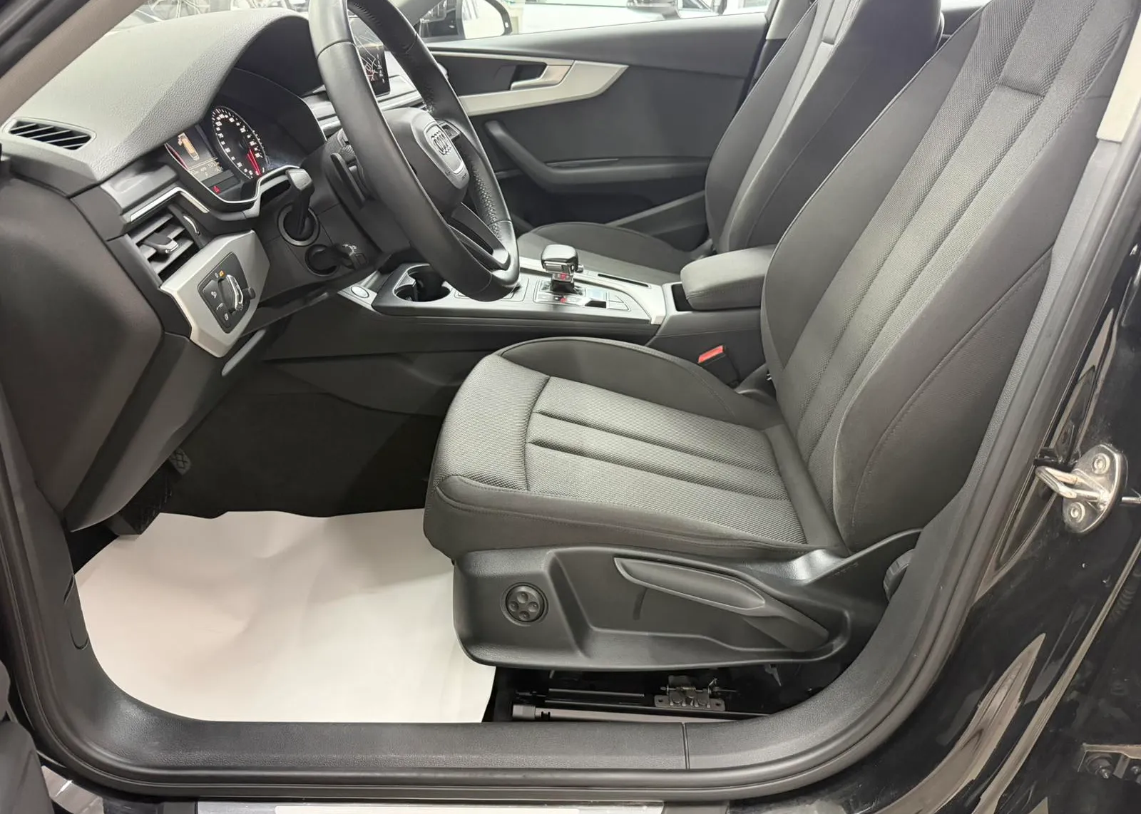 Zunanja slika - Audi A4 - AVANT 40 TDNI QUATTRO - 5