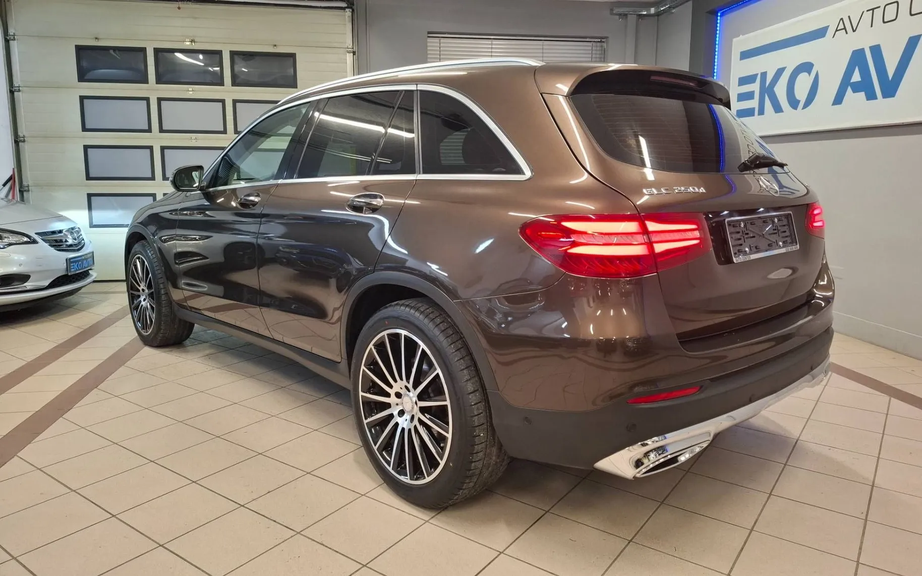 Zunanja slika - Mercedes-Benz GLC-Razred - GLC 250 d 4MATIC Exclusive AIR MATIC-HUD-ACC-9G... - 3