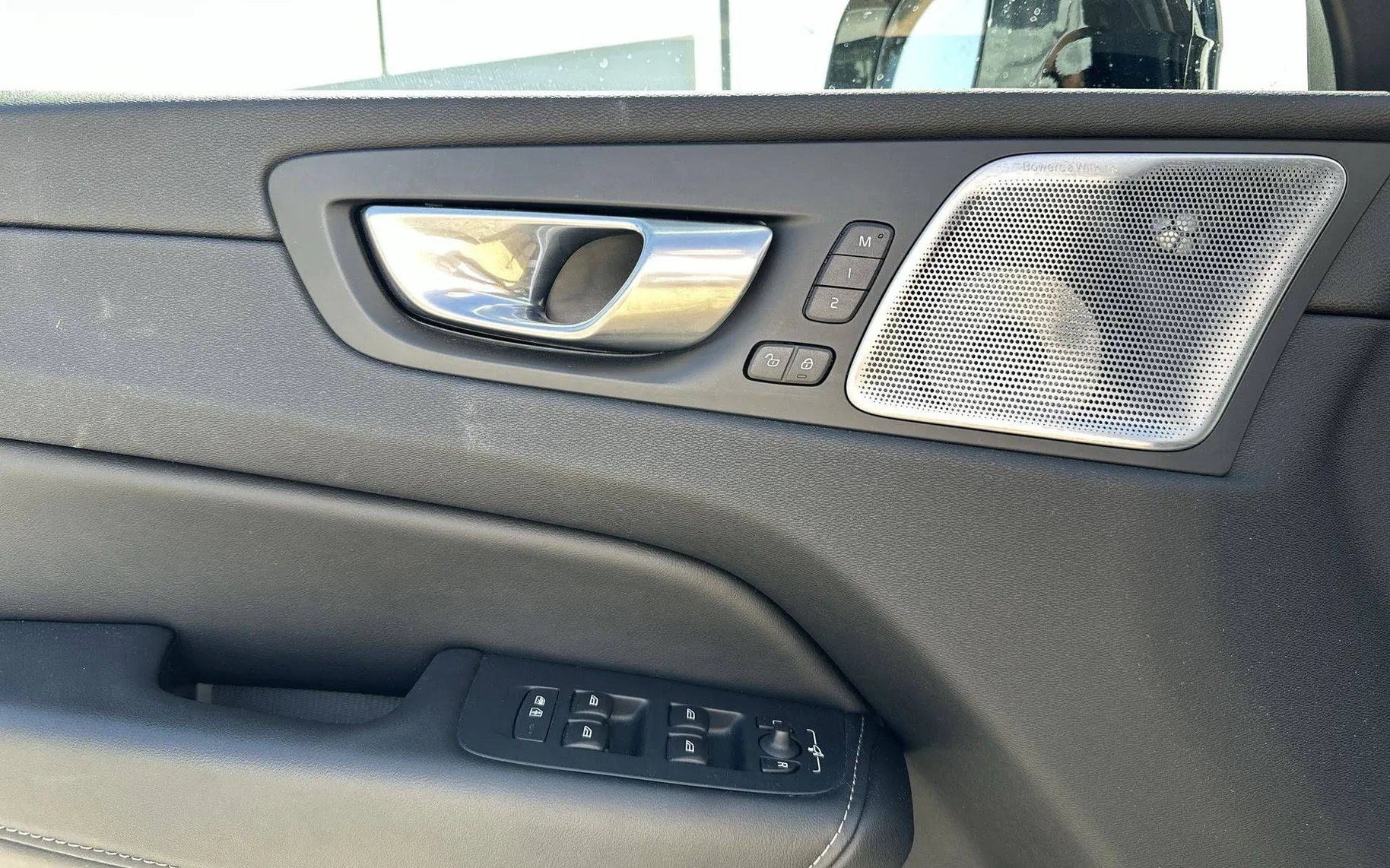 Notranja slika - Volvo XC60 - B4 AWD MILD HYBRID DIESEL ULTIMATE DARK - 13