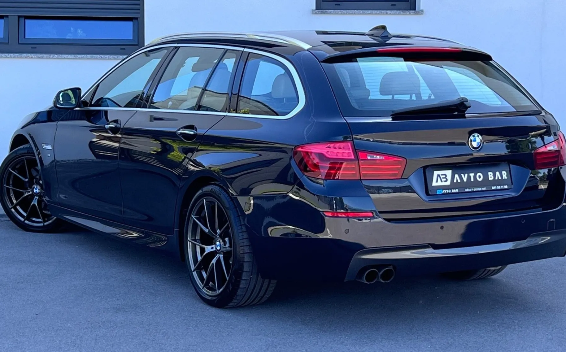 Notranja slika - BMW serija 5 Touring: - 520d+M OPTIC+LED+19col+VIRTUAL+F1+MEMORY... - 8