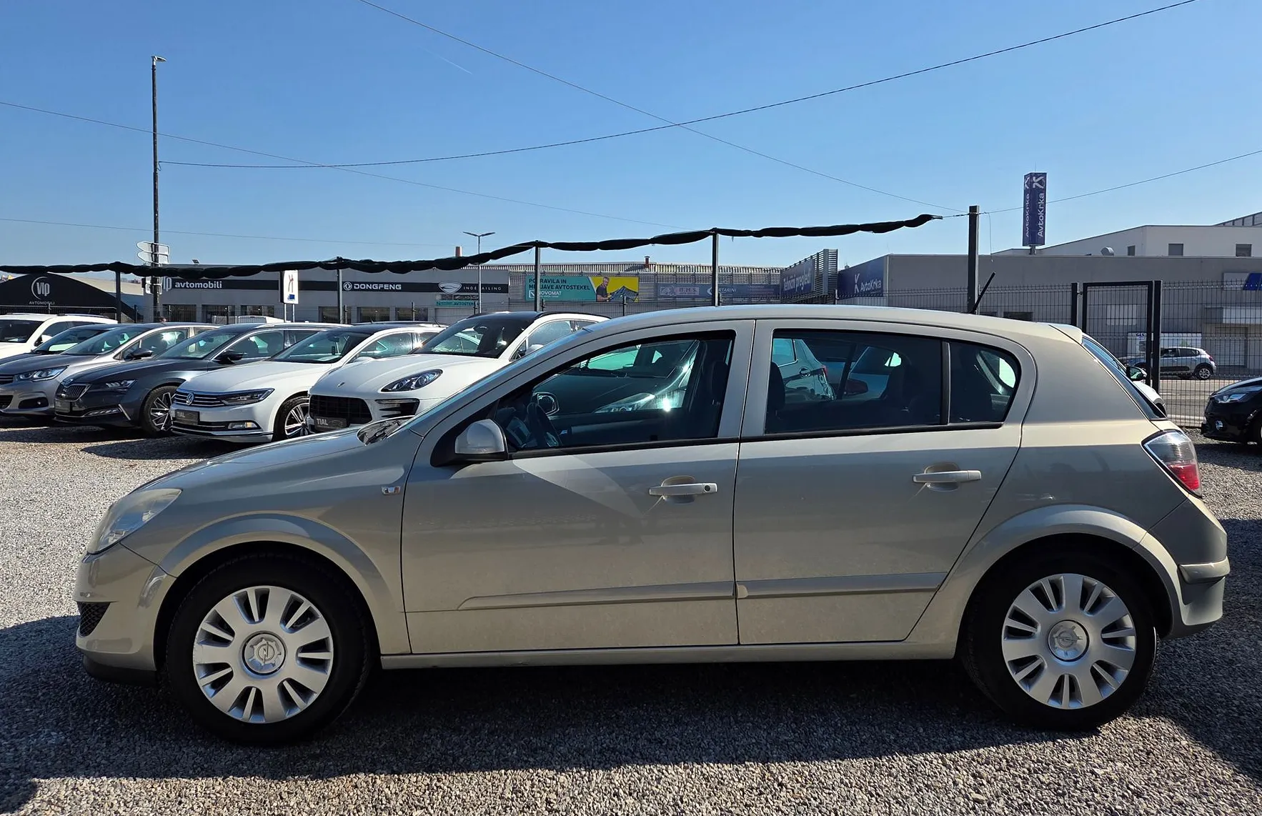 Zunanja slika - Opel Astra - 1.7CDTI-SLO-1LASTNIK-KLIMA-REDNO SERVISIRANA - 4