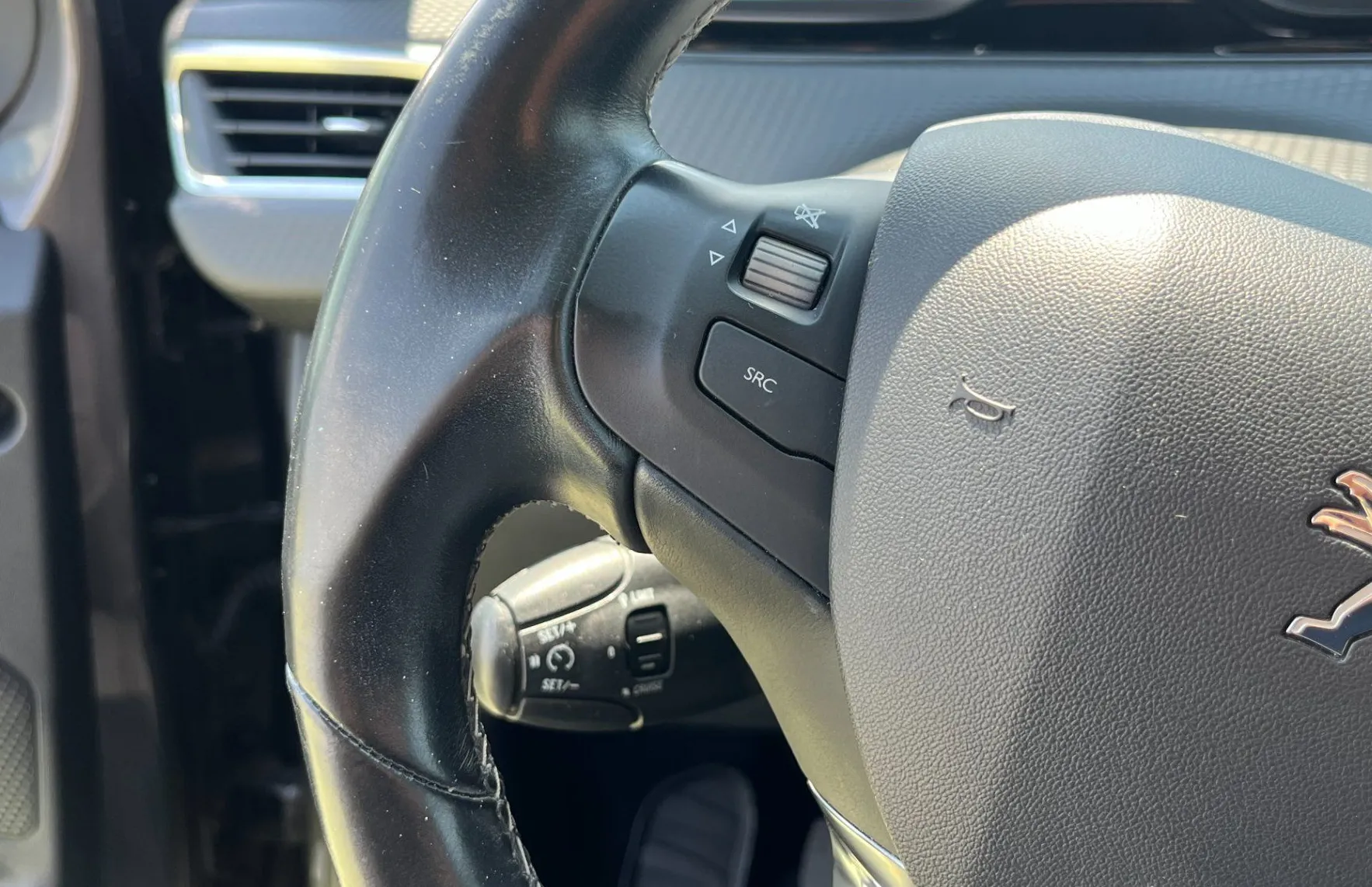 Zunanja slika - Peugeot 2008 - 1.2 PureTech 130Allure XEN.NAVI.PDC SAMO 69.000KM - 13