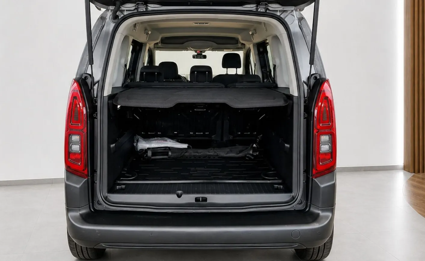 Zunanja slika - Toyota Proace - City Verso 1.2 Combi Compact MT 6 - 7