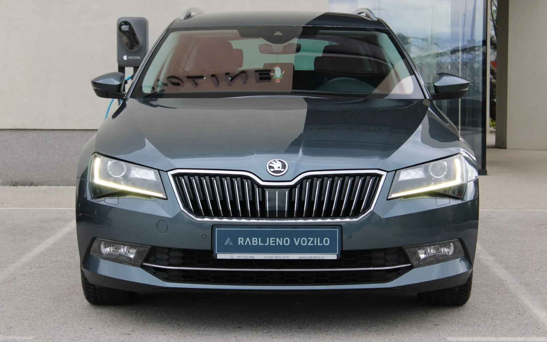 Zunanja slika - Škoda Superb - 1.6 TDI Style Combi 88 kW NAVI TEMPO GRET SED KAM - 2