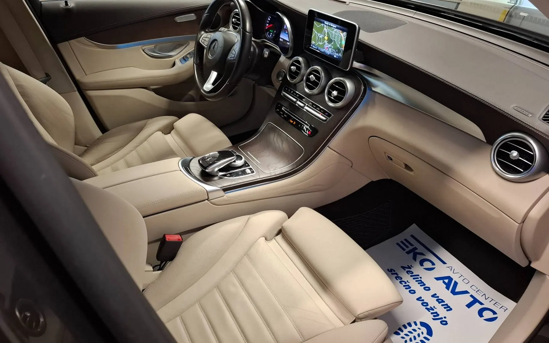 Notranja slika - Mercedes-Benz GLC-Razred - GLC 250 d 4MATIC Exclusive AIR MATIC-HUD-ACC-9G - 10
