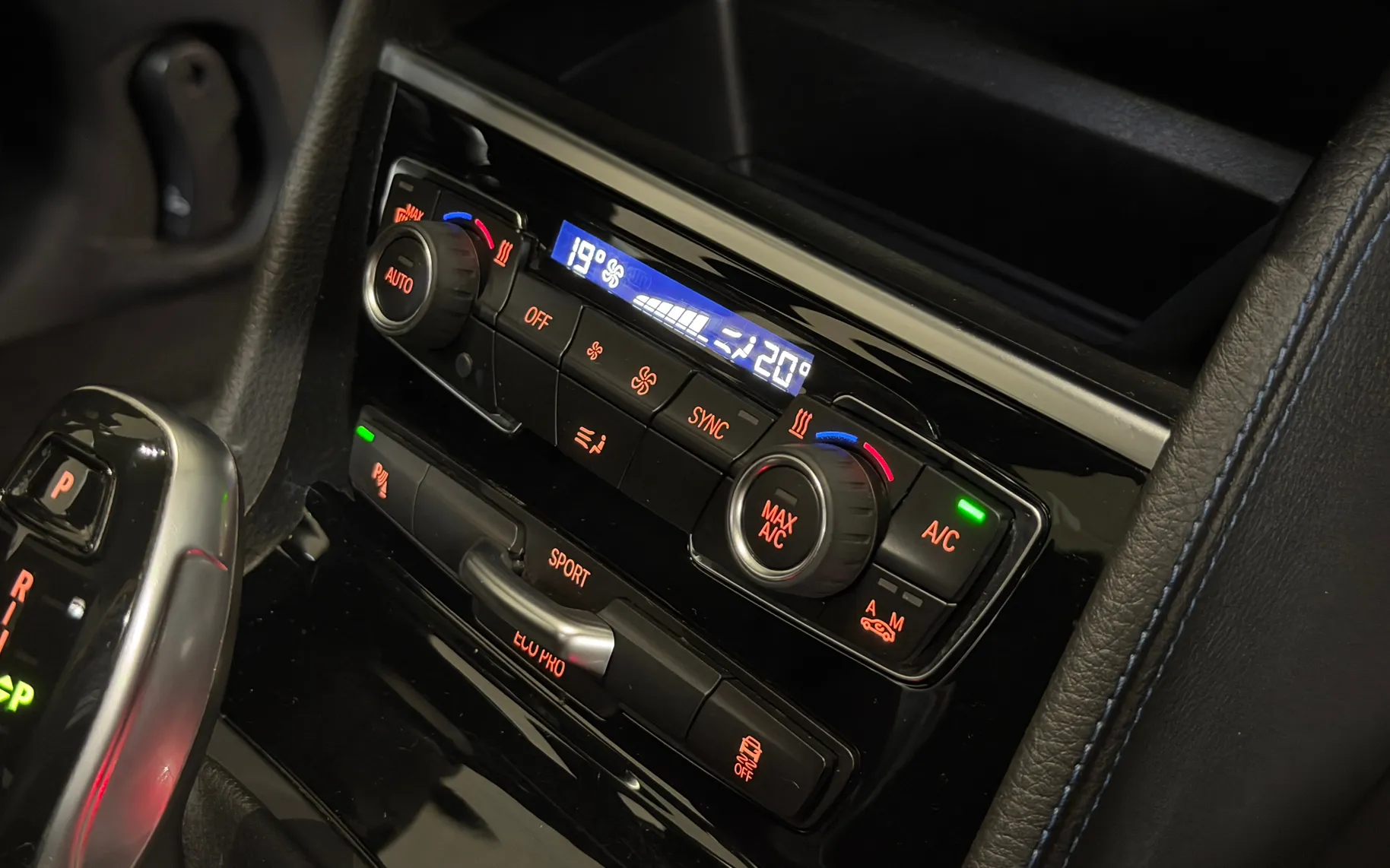 Notranja slika - BMW Serija 2 - BMW 216d Active Tourer M SPORT KAMERA LED NAVI TEMP - 11