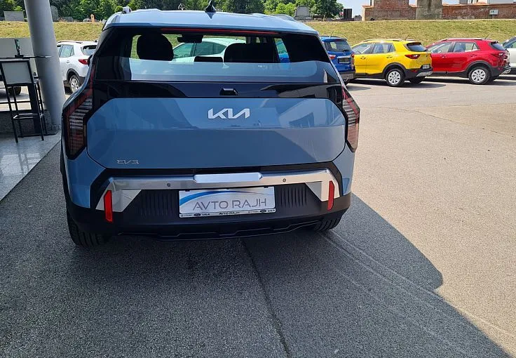 Zunanja slika - KIA EV3 - 58.3 kWh baterija. 150 kW Star - 6