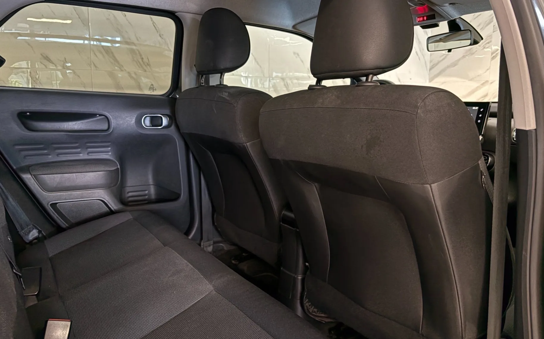 Notranja slika - Citroën C4 Cactus - 1.6 HDi KAMERA-NAVIGACIJA-PDC-TEMPOMAT - 12