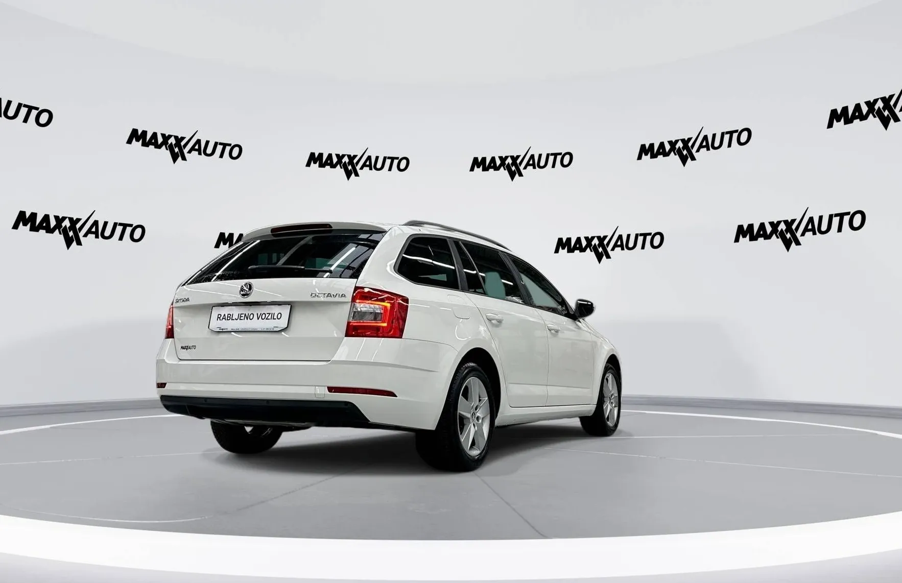 Zunanja slika - Škoda Octavia - Combi 1.6 TDI Family - 5