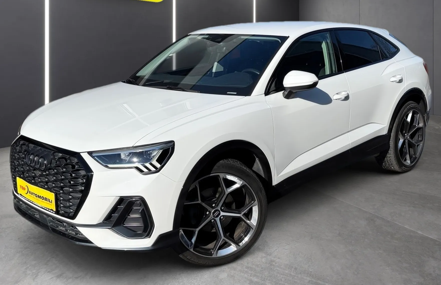 Zunanja slika - Audi Q3 - Sportback 35 TDI MATRIX LINE ASSIST PDC NAVI TEMPOMAT - 2