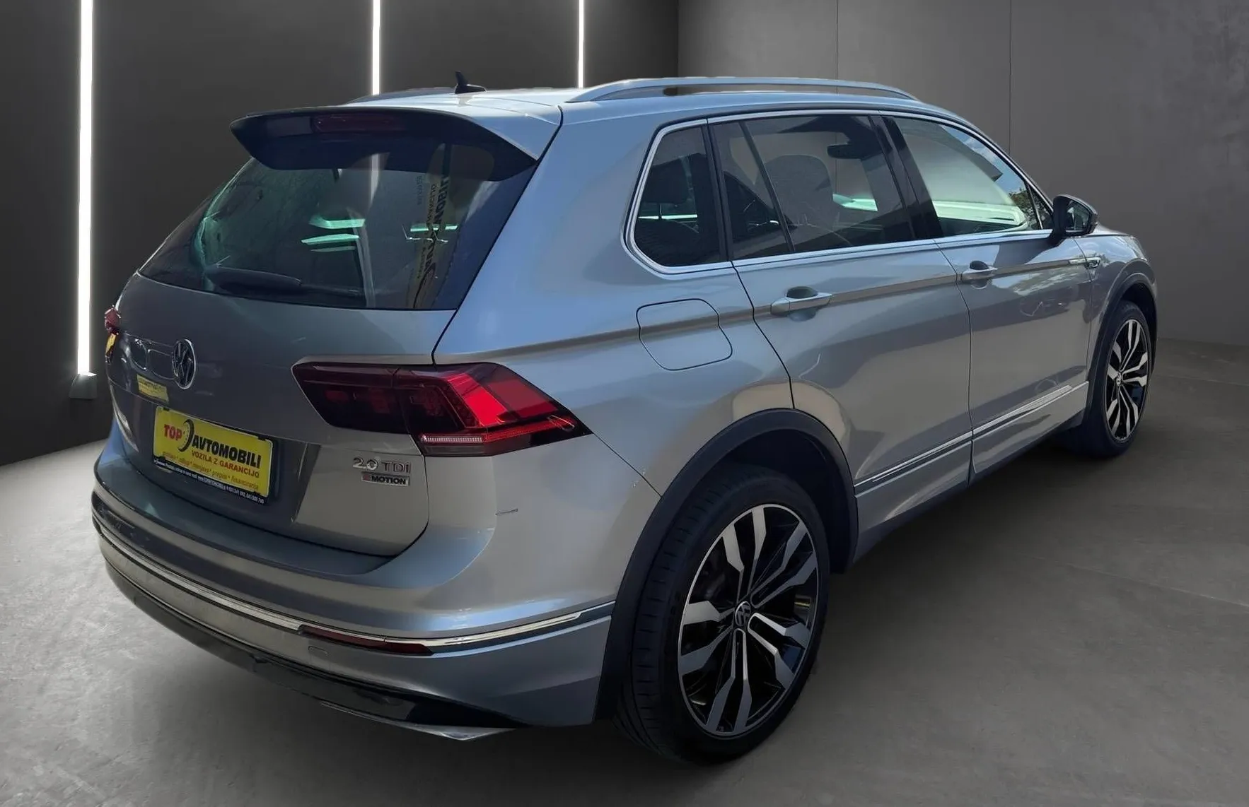 Zunanja slika - VW Tiguan - 2.0 TDI 3x R- LINE 4x4 ACC MEMORY NAPA USNJE TOP.. - 6
