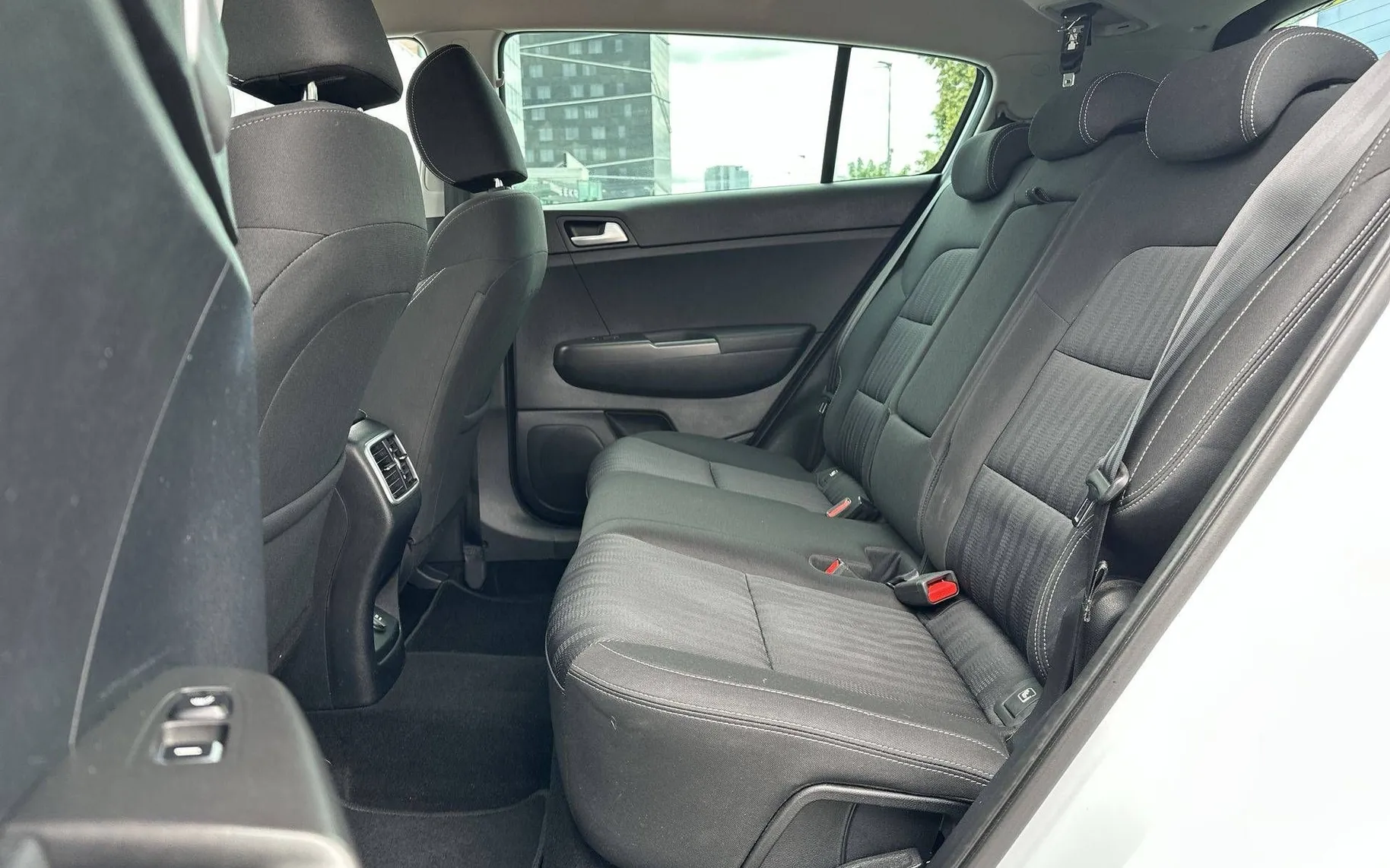Notranja slika - KIA Sportage - 2WD 1.6 GDI LX Edition ISG - 11