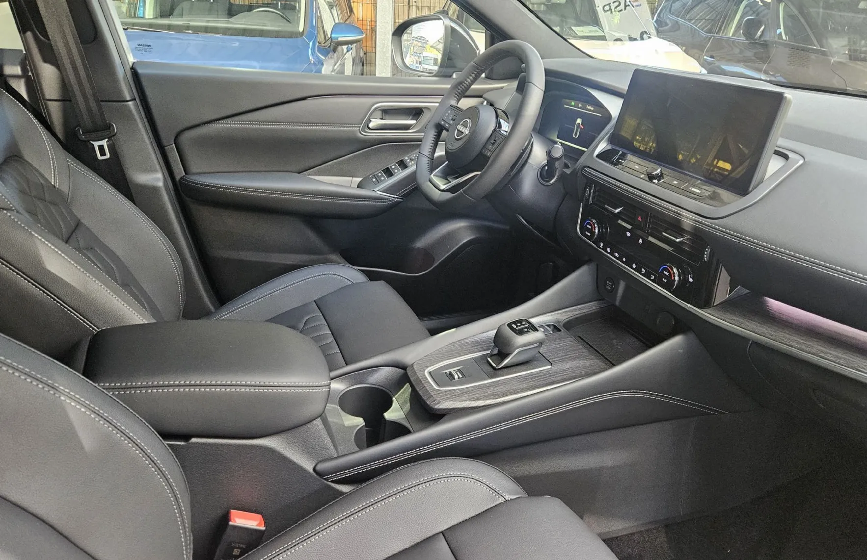 Zunanja slika - Nissan Qashqai - 1.3 DIG-T Mild Hyb.158 2WD X-Tron.TEKNA - 2