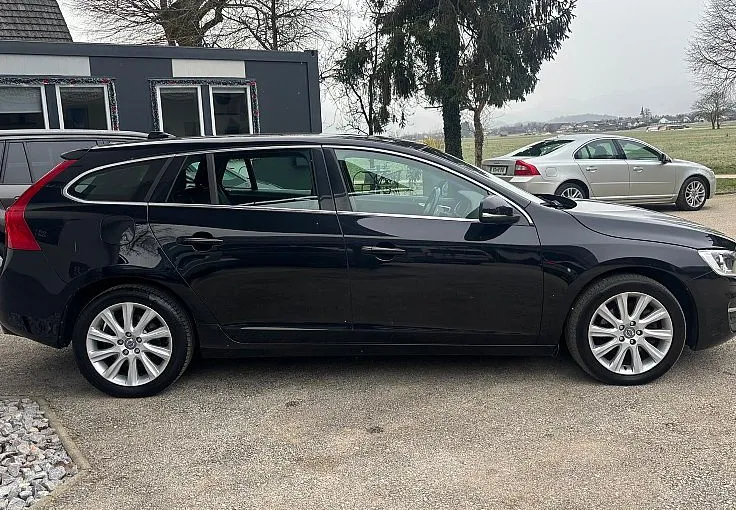 Zunanja slika - Volvo V60 - D4 - DIGITALNI ŠTEVCI - ODLIČEN - 4