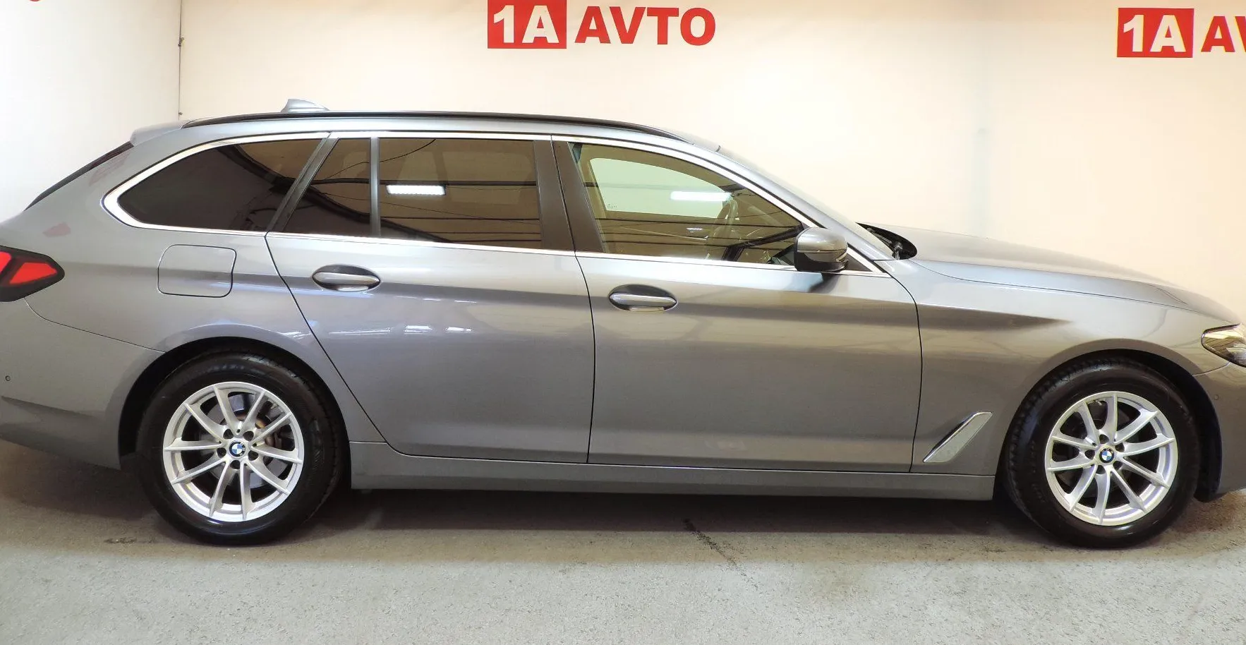 Zunanja slika - BMW Serija 5 - Touring: 520i Avt. USNJE-KAMERA-LED-MRTVI KOT… - 4