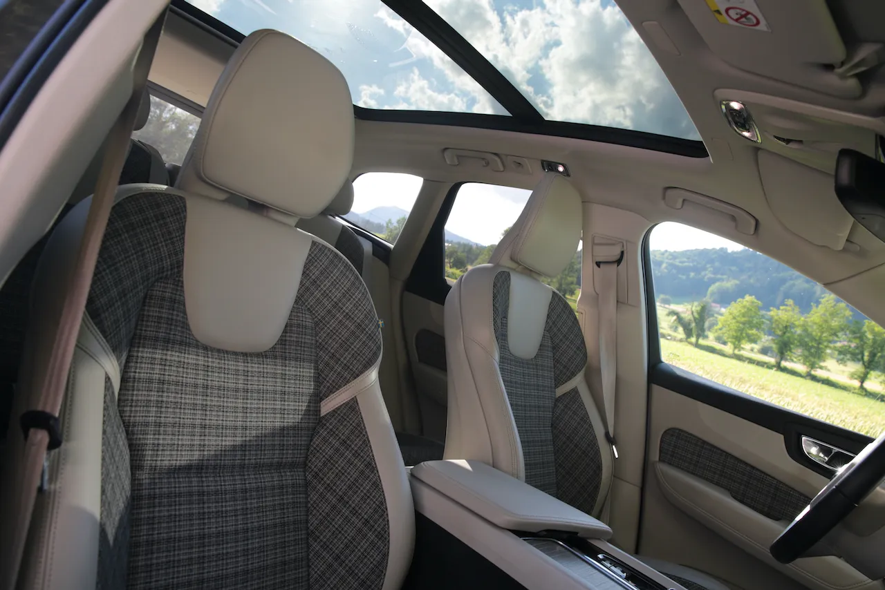 Notranja slika - Volvo XC60 - Volvo  D4 Business Avt., PANO., H/K., kljuka - 8