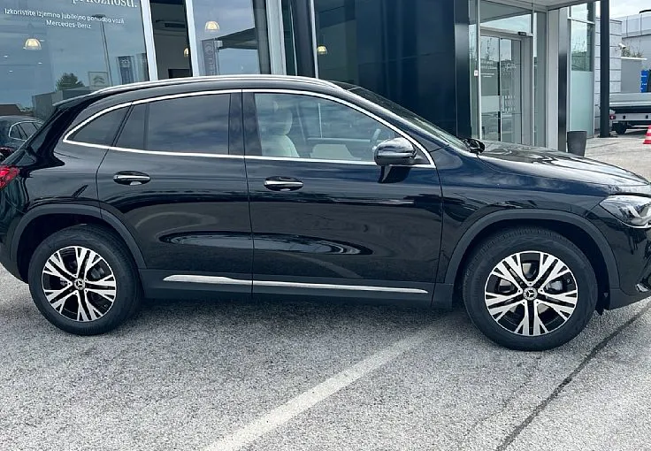 Zunanja slika - Mercedes-Benz GLA-Razred - GLA 180 Progressive Avt.  bež notranjost - 4