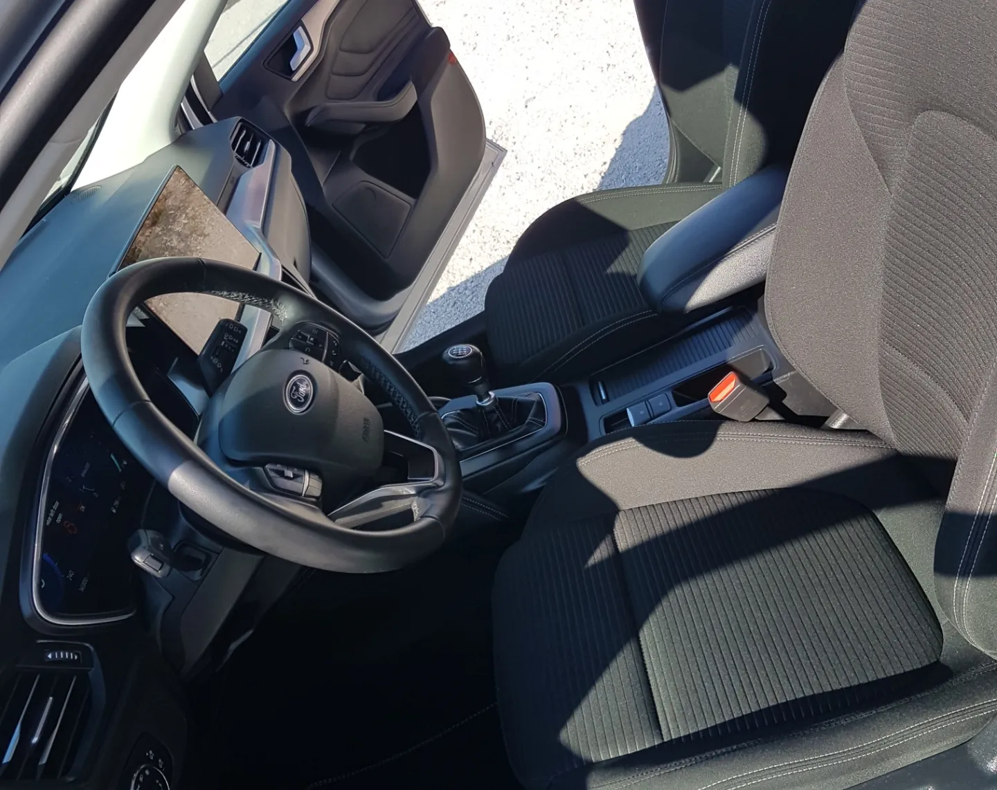 Zunanja slika - Ford Focus - Karavan 1.0 EcoBoost mHEV Titanium - 10