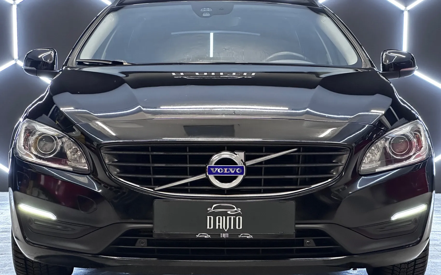 Zunanja slika - Volvo V60 - 2.0D KAMERA-NAVI-BIXENON-GRETJE SEDEZEV-PDC... - 2