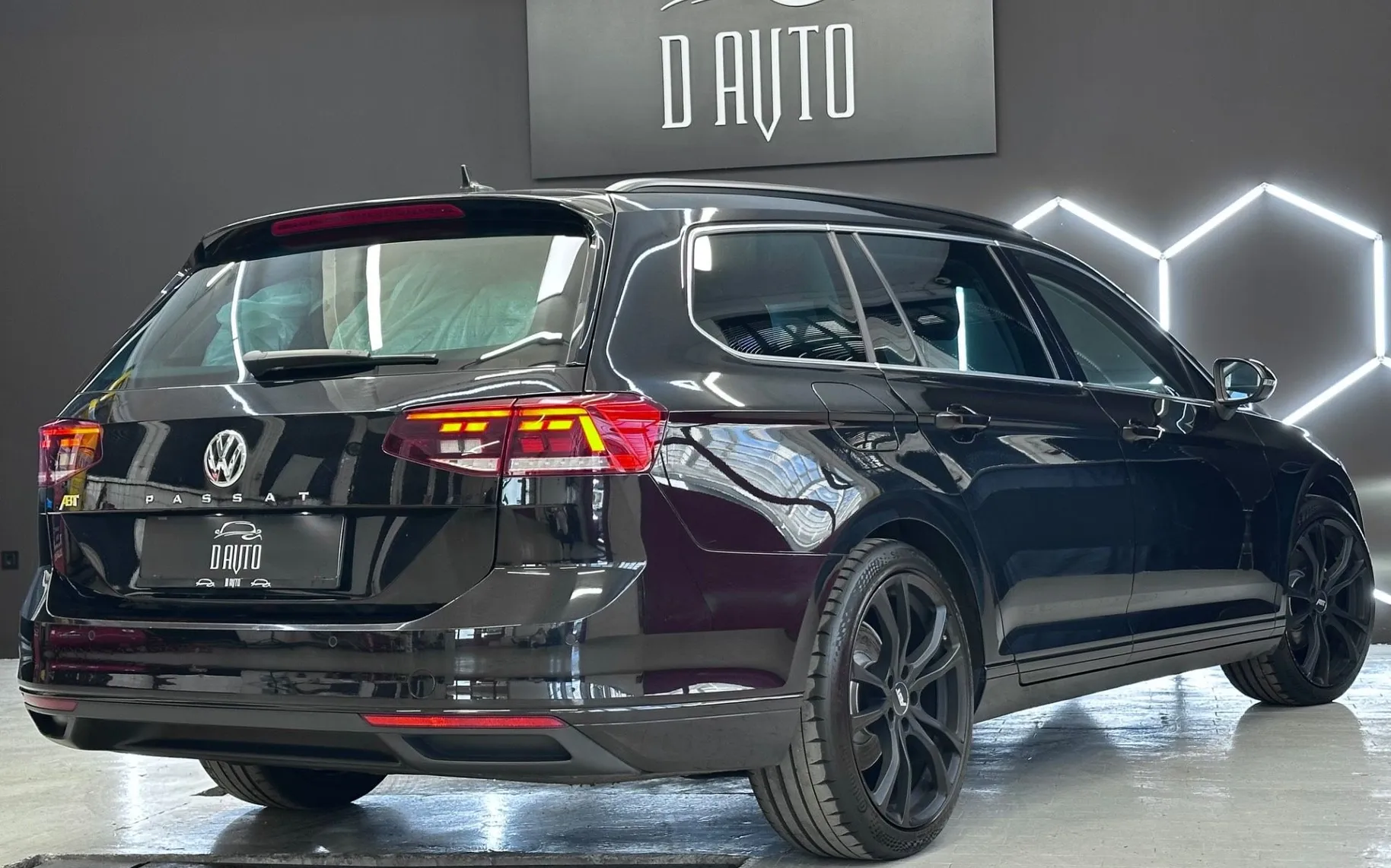 Notranja slika - VW Passat Variant - 2.0 TDI  DSG+KAMERA+NAVI+KLJUKA+ACC+F1 - 13
