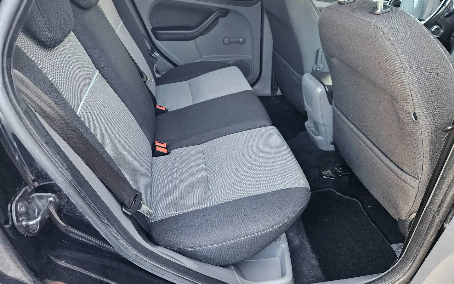 Notranja slika - Ford Focus - 1.6  1.LASTNIK  SLO SAMO 115000KM - 12