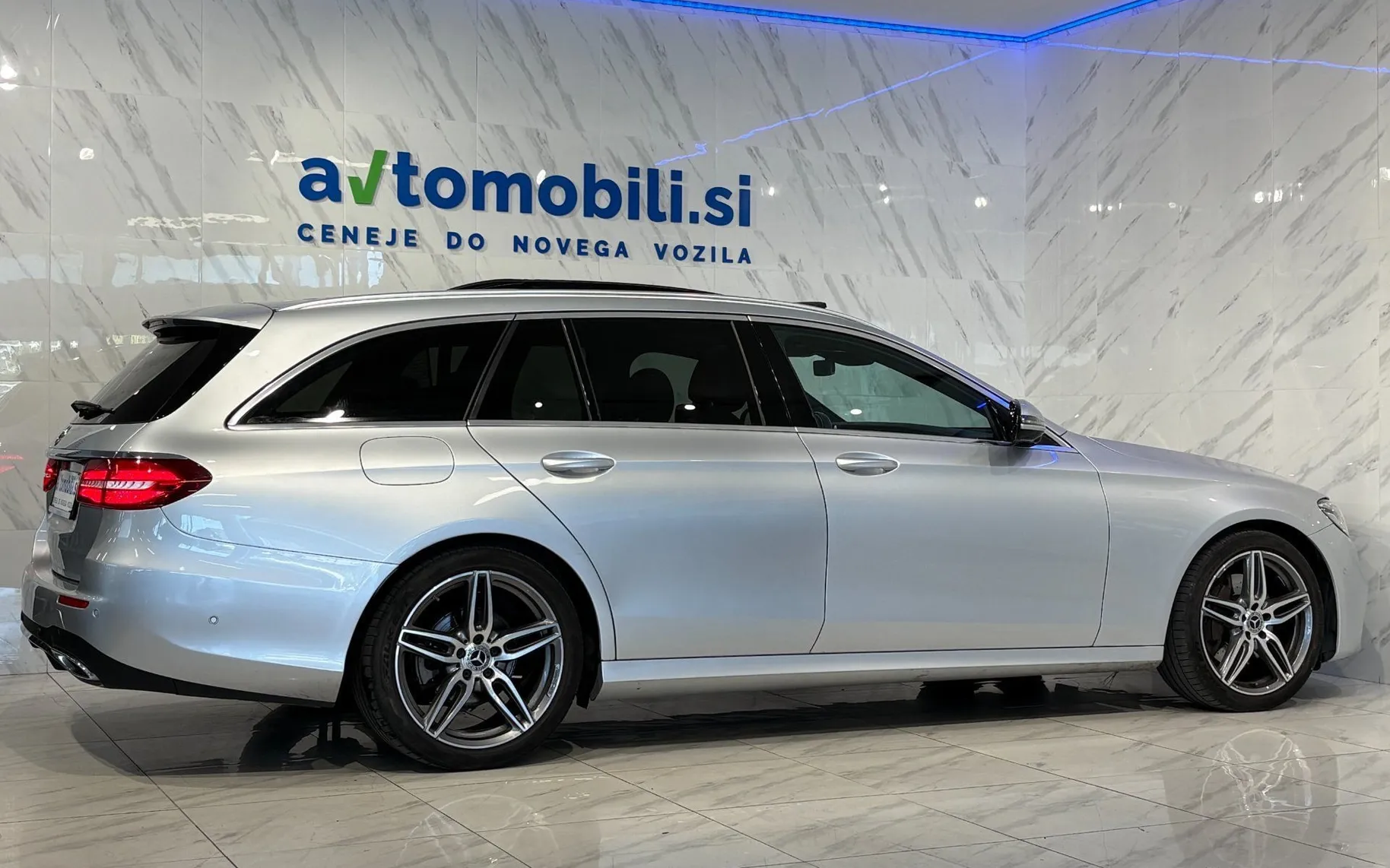Zunanja slika - Mercedes-Benz E-Razred - 220d T AMG Line|Pano|360K|AmbientL|Gretje|Kljuka|. - 5