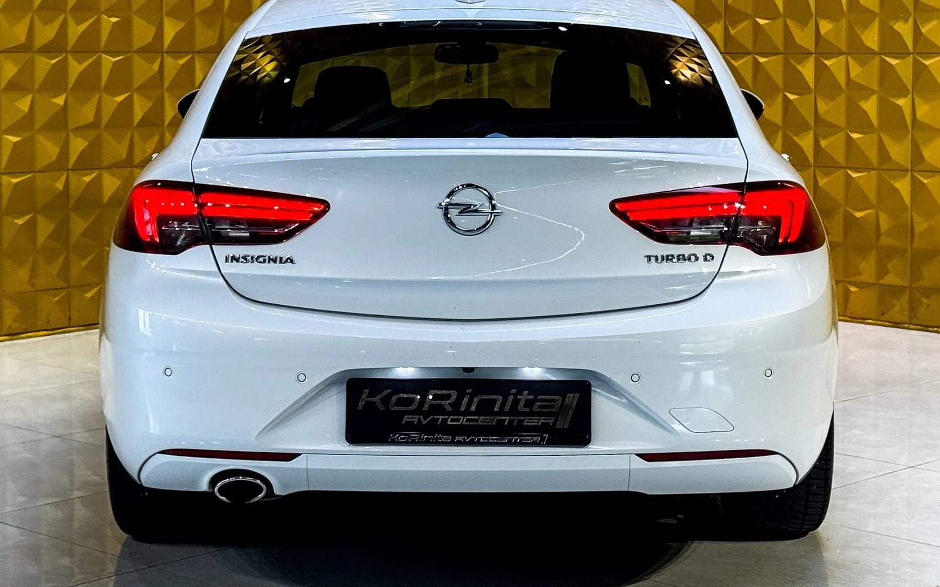 Notranja slika - Opel Insignia - 2.0 CDTI AUT. HEADUP-KAMERA-BOSE-GRETJE VOLANA - 10