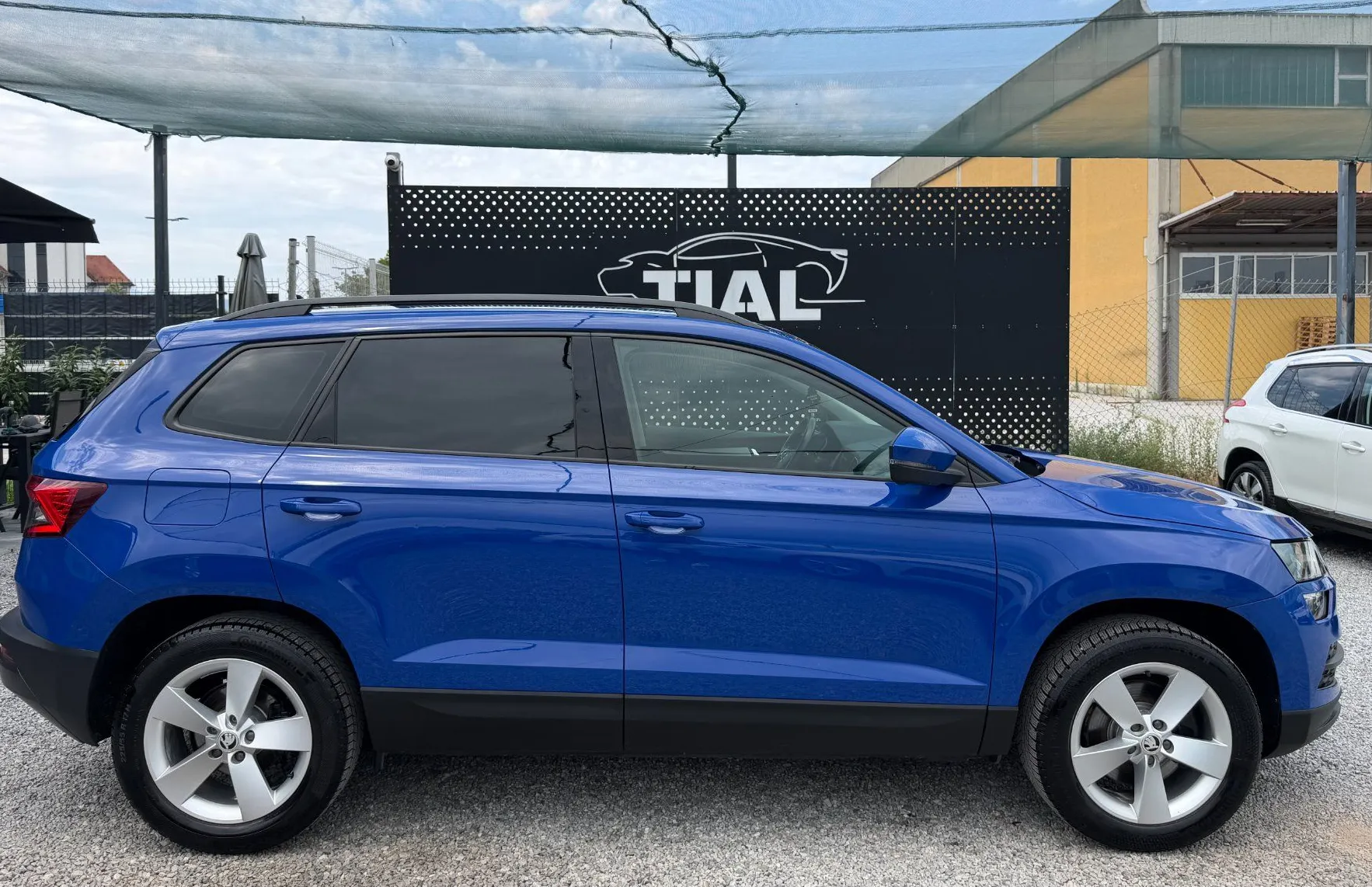 Zunanja slika - Škoda Karoq - 4x4 2.0 TDI DSG VELIK SERVIS-17COL-TEMP.-SLO - 8