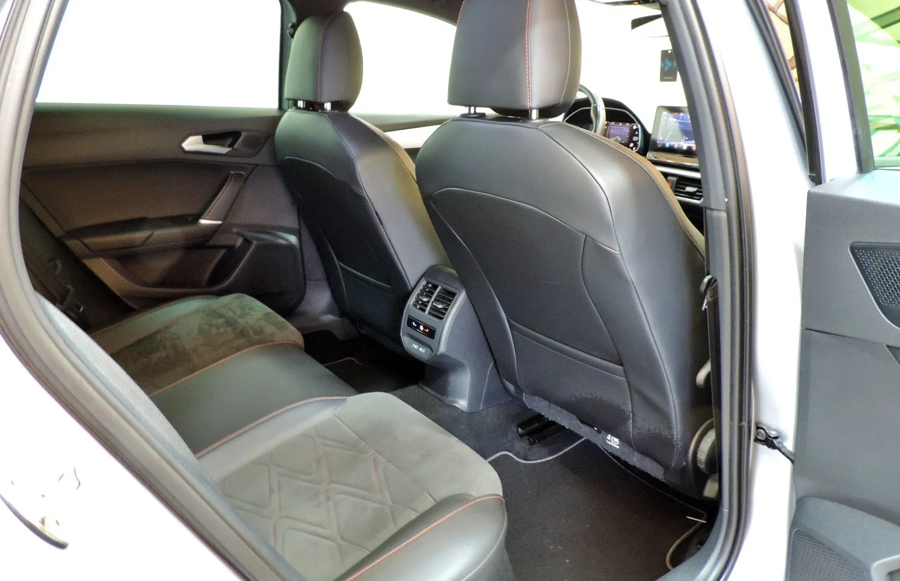 Zunanja slika - Seat Leon - ST 2.0 TDI FR DSG ACC-LED-MRTVI KOTI-MEMORY - 12