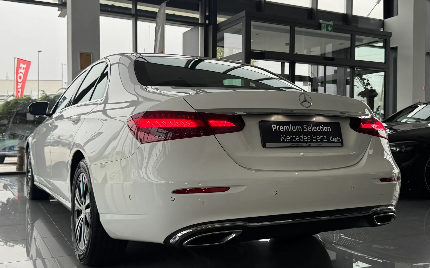 Zunanja slika - Mercedes-Benz E-Razred - E220d-AVANTGARDE-AUT-LED-NAVI-DIGITAL-PREMIUM-MY23 - 7