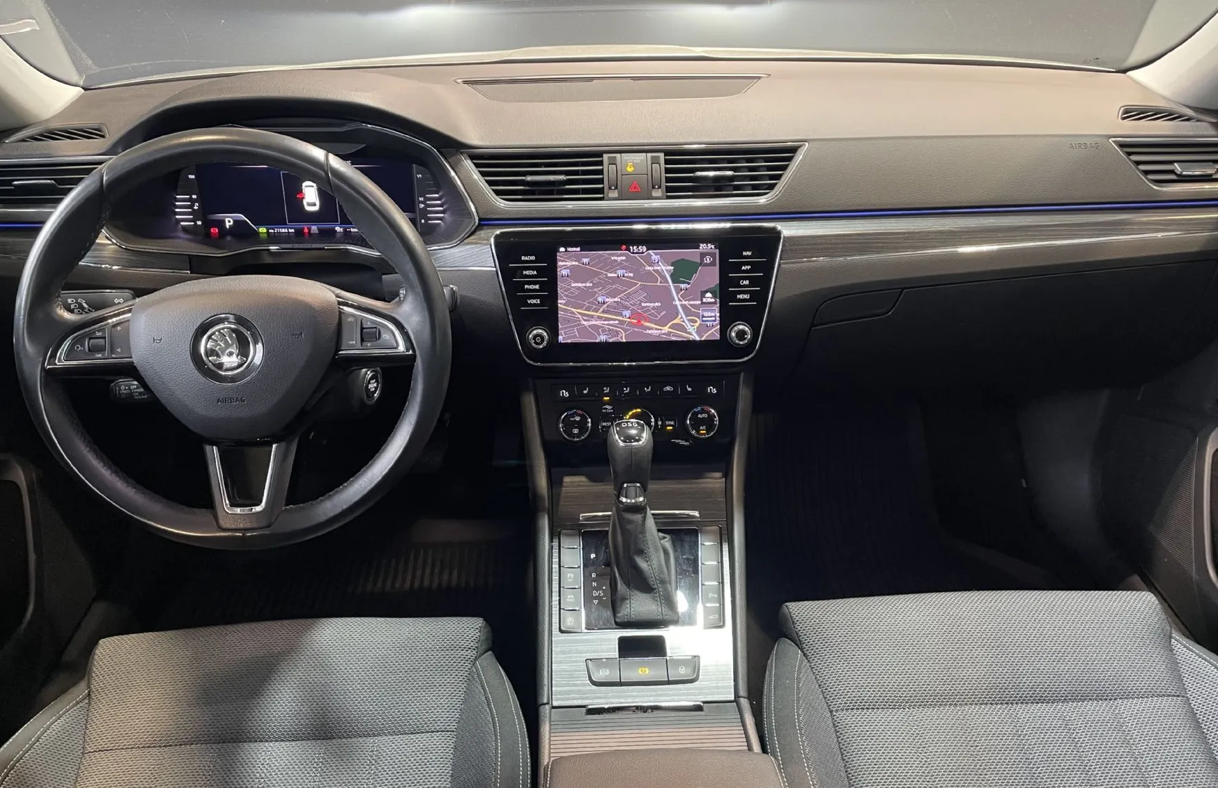 Zunanja slika - Škoda Superb - SLO-NAVIGACIJA-VIRTUAL-MEMORY-RADAR-ALU19-KAMERA - 9
