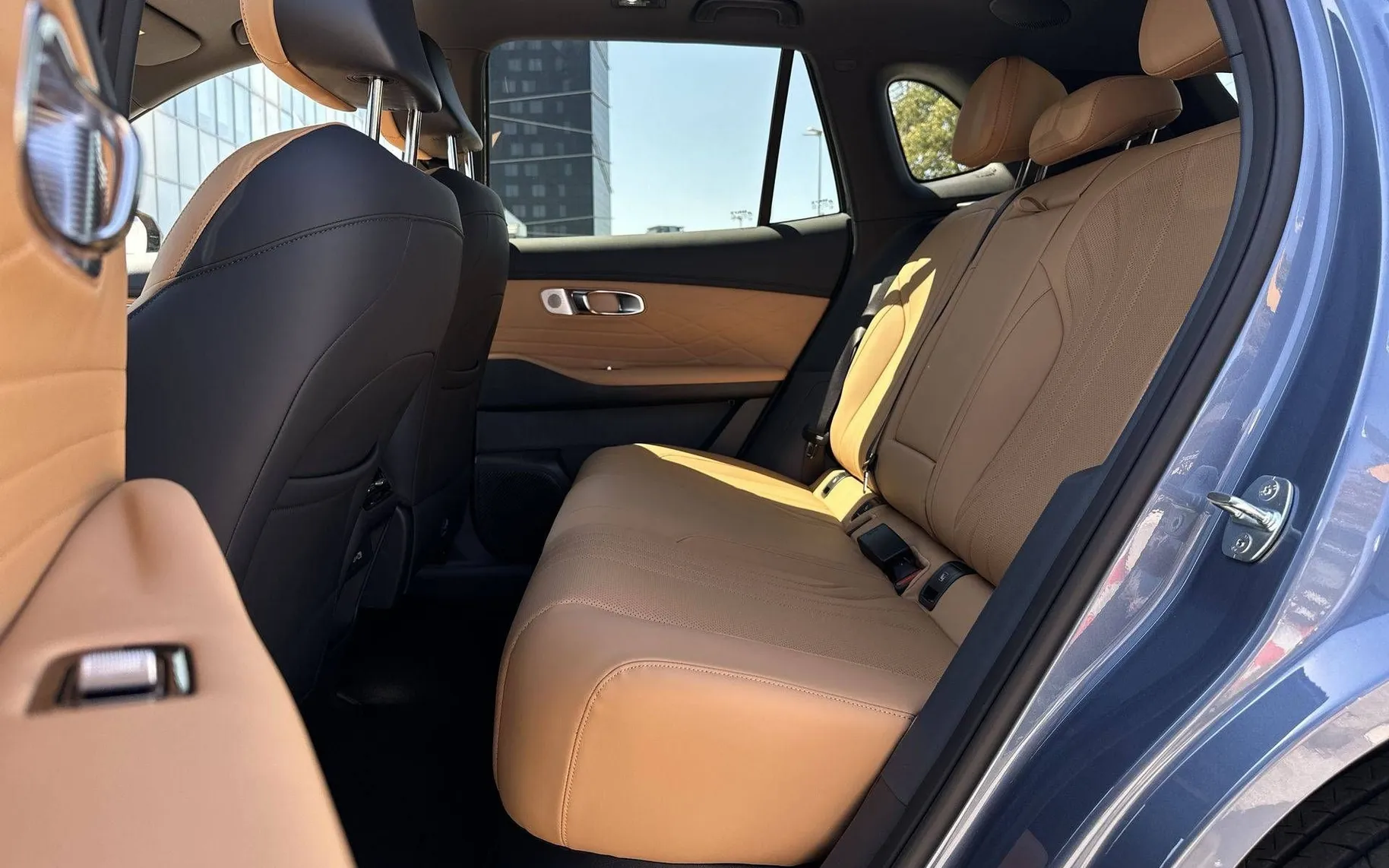 Notranja slika - Geely StarRay EM-i - Plug-In Hybrid 1.5 Max Avt. - 9