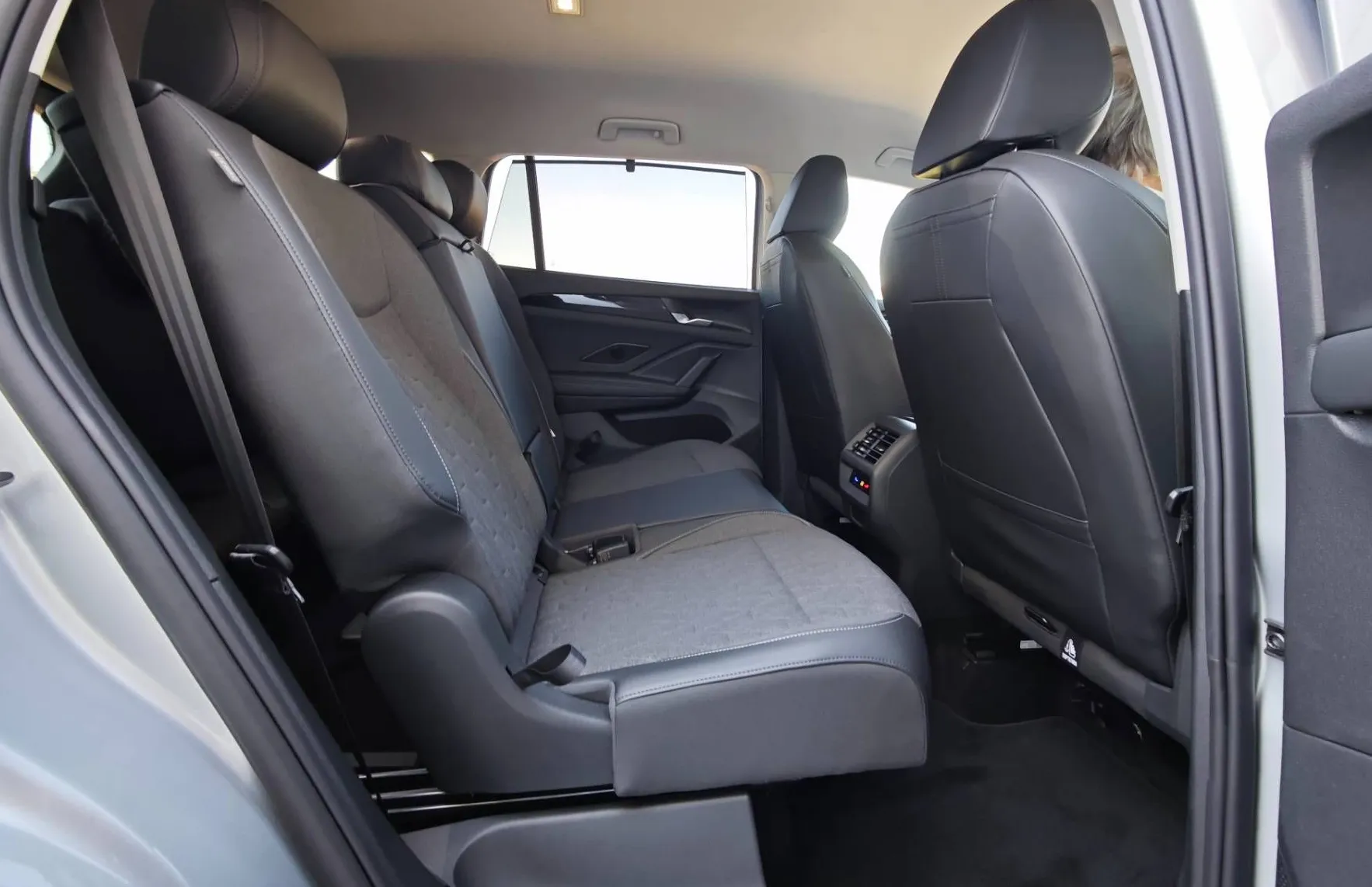 Zunanja slika - Volkswagen Tayron - 1.5 eTSI DSG 4ALL 110kW 7 sedežev |KOT NOV| - 12